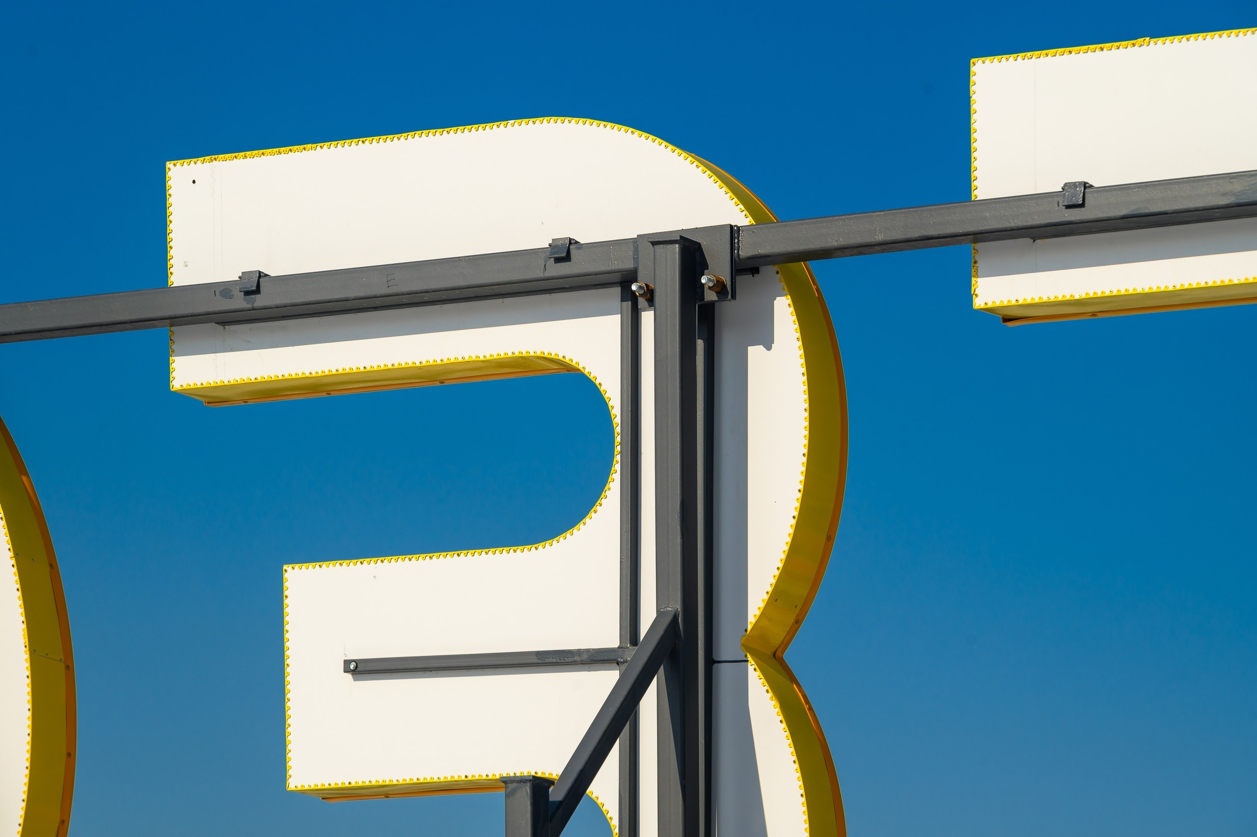 Наружная реклама. NOVA / РЕКЛАМА