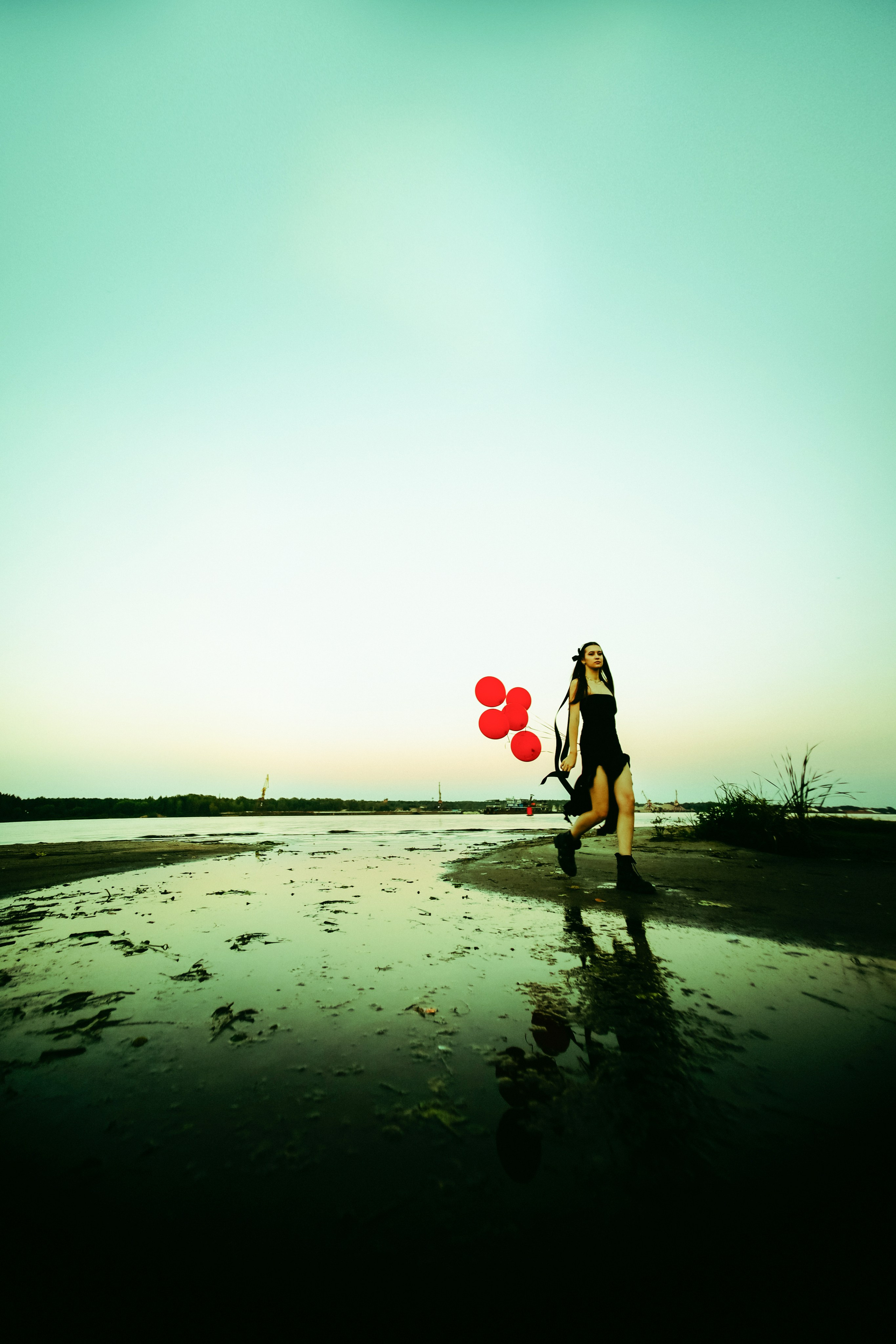 RED BUBBLES. Sun Betty — кинофотограф Элизабет