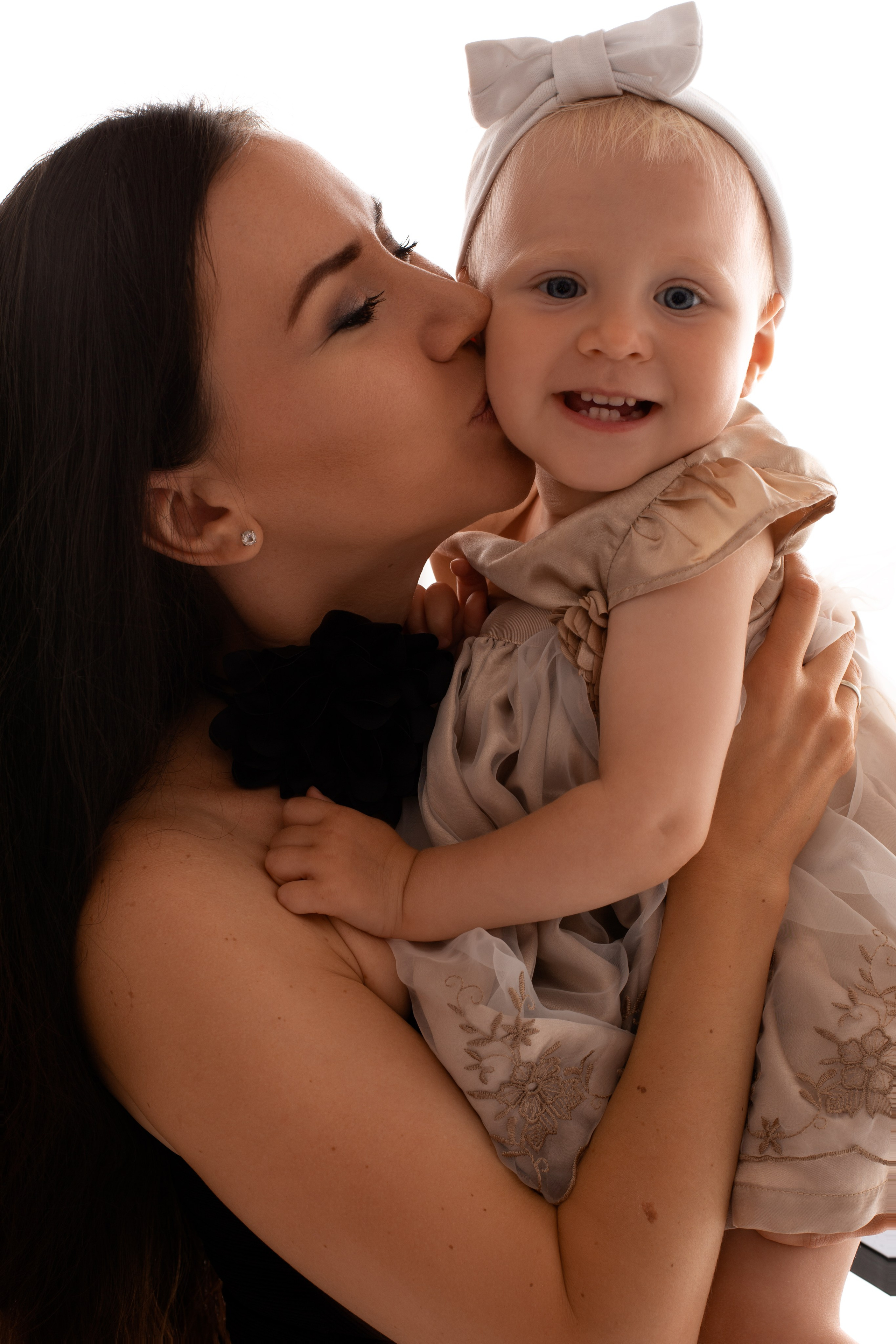 Мама и малыш. Фотограф в стиле минимализм Тюмень