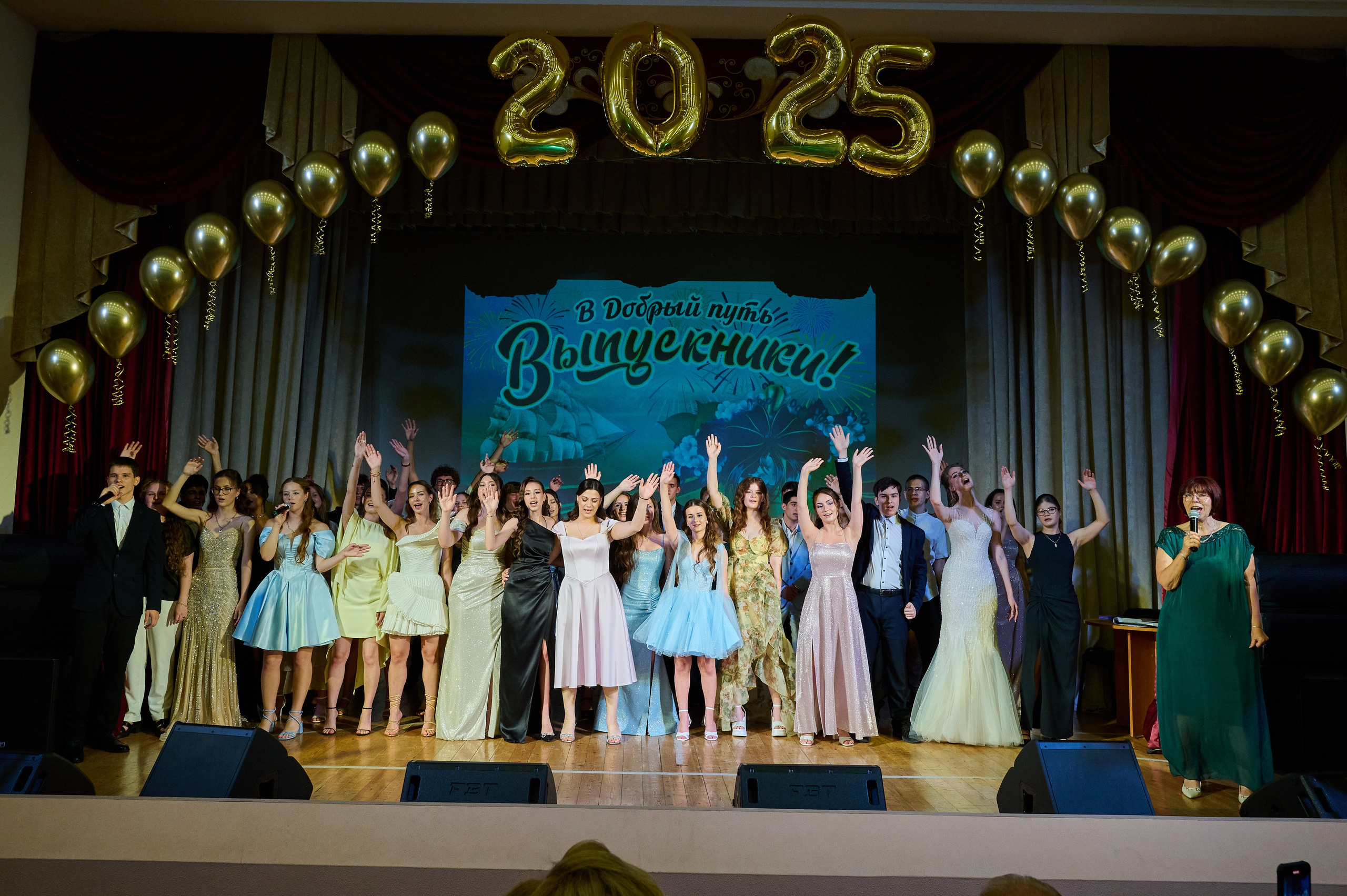 Вручение 11 классы. Жизнь курорта Кабардинка в фотографиях