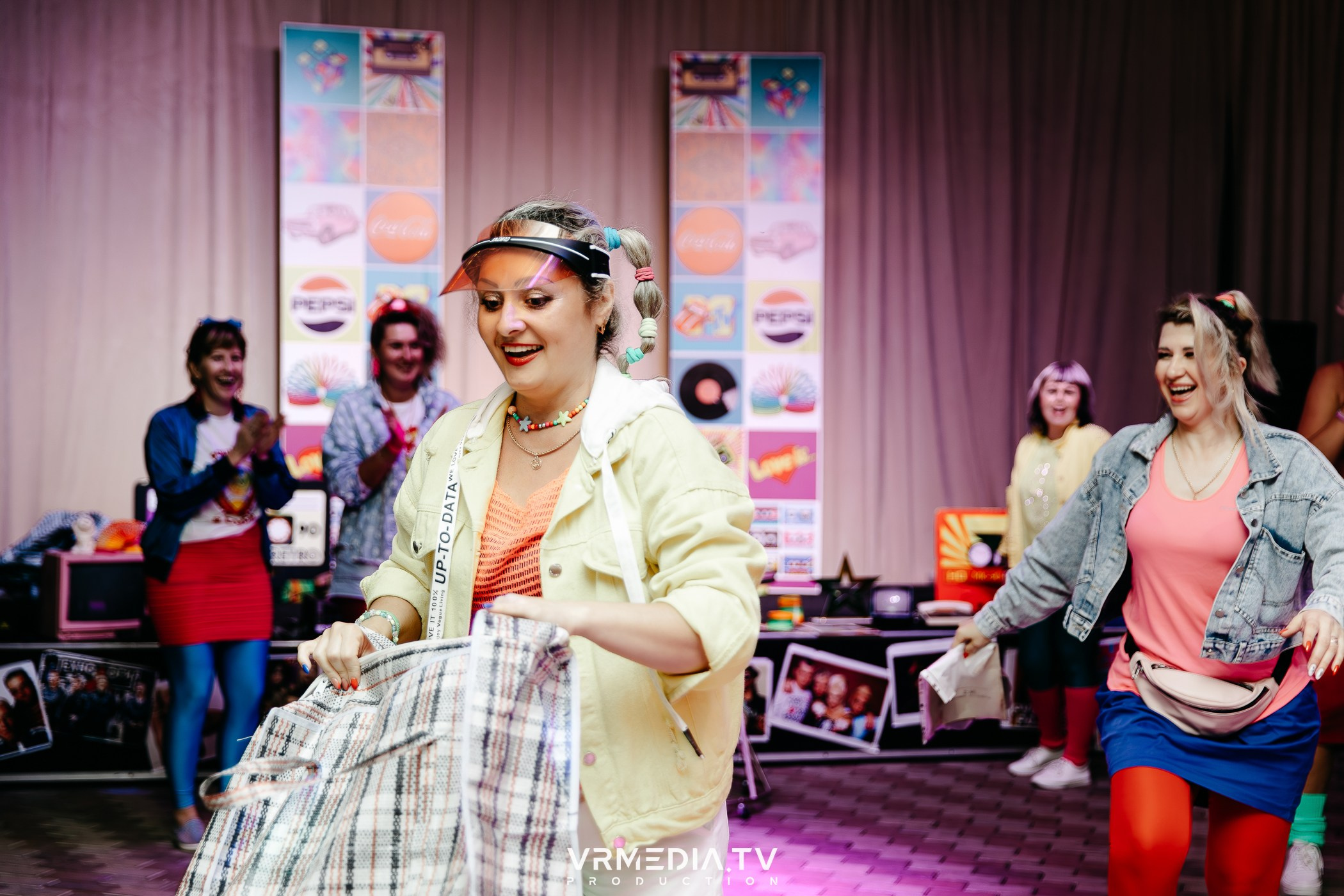 «Назад в 90-е!» в ресторане «Империя»