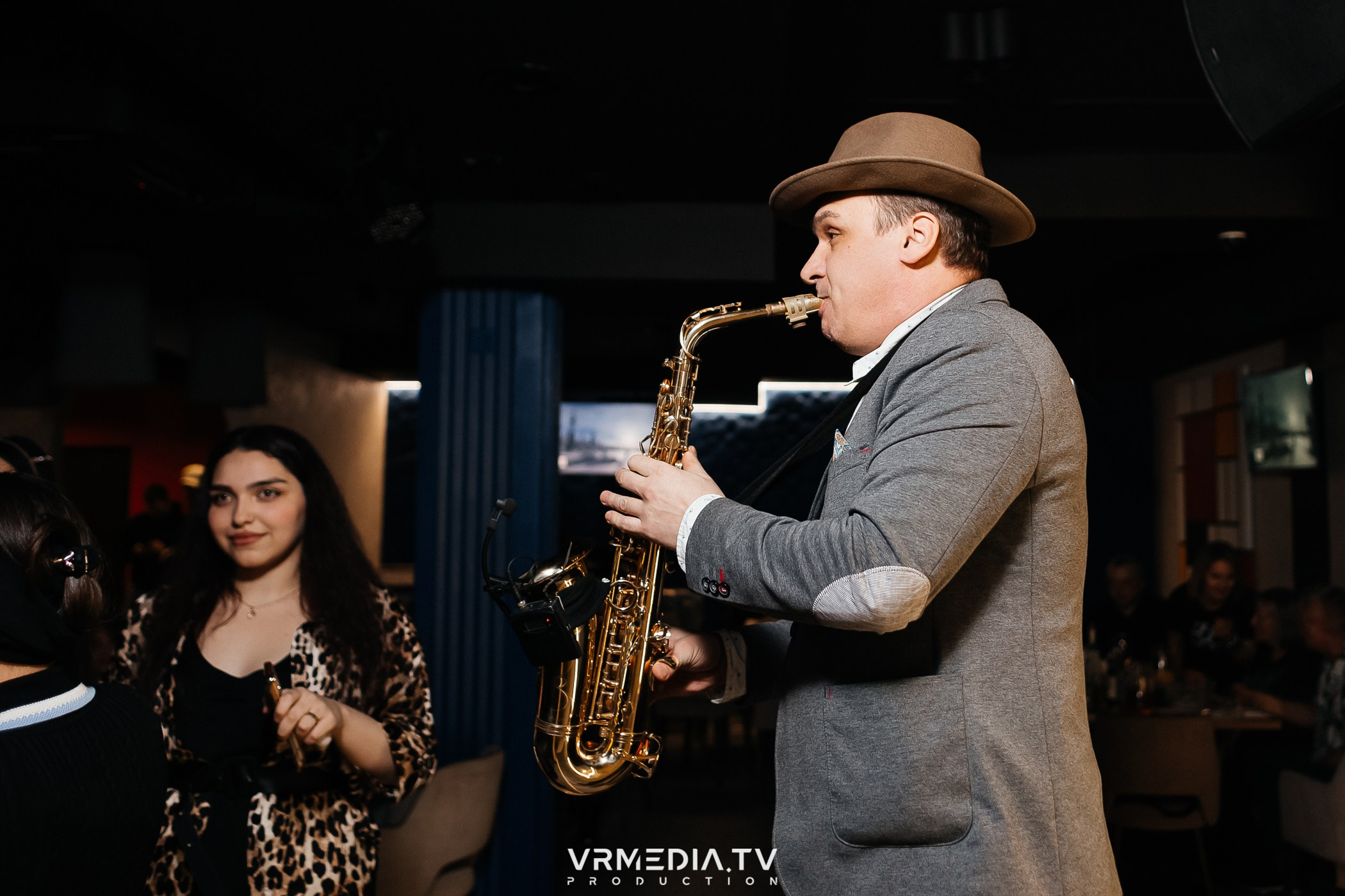 8 марта в караоке-ресторане «Голос»