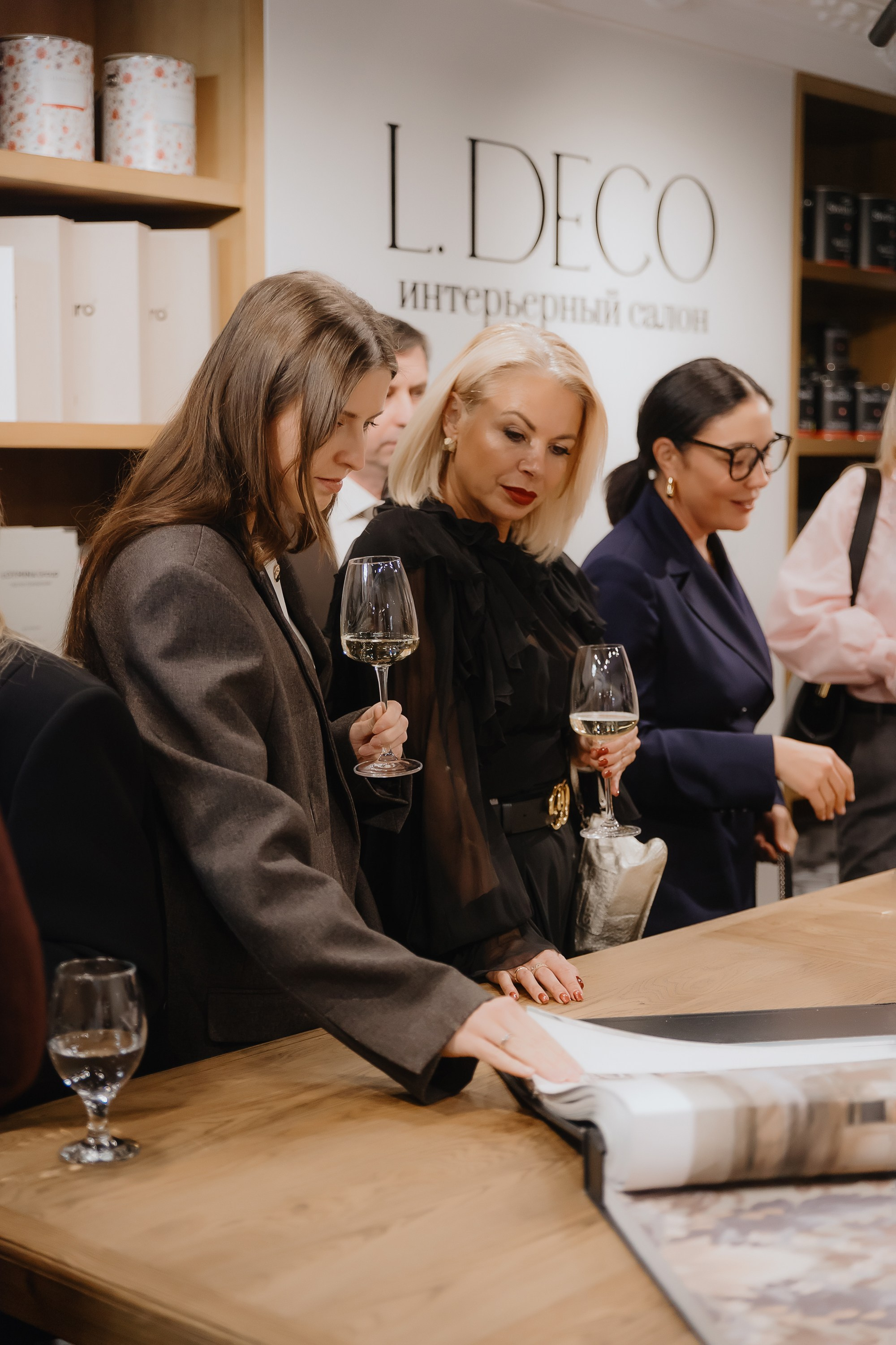 Открытие нового пространства интерьерного салона L. DECO в феврале 2025. L. Deco интерьерный салон. Краски/обои/лепной декор