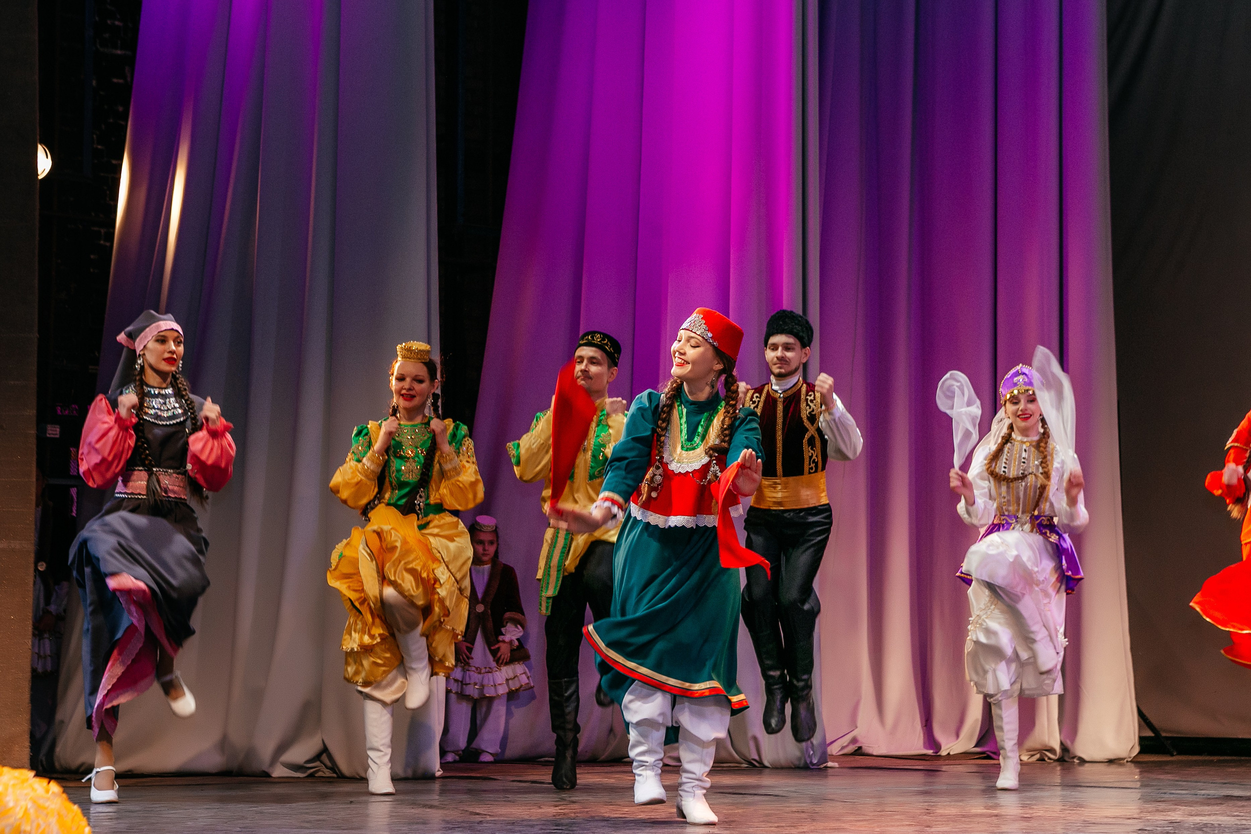 Межрегиональный фестиваль «Сибирские звезды». Контент фотограф, съемка для маркетплейсов, фуд съемка и репортажи в Новосибирске Ралия Галеева