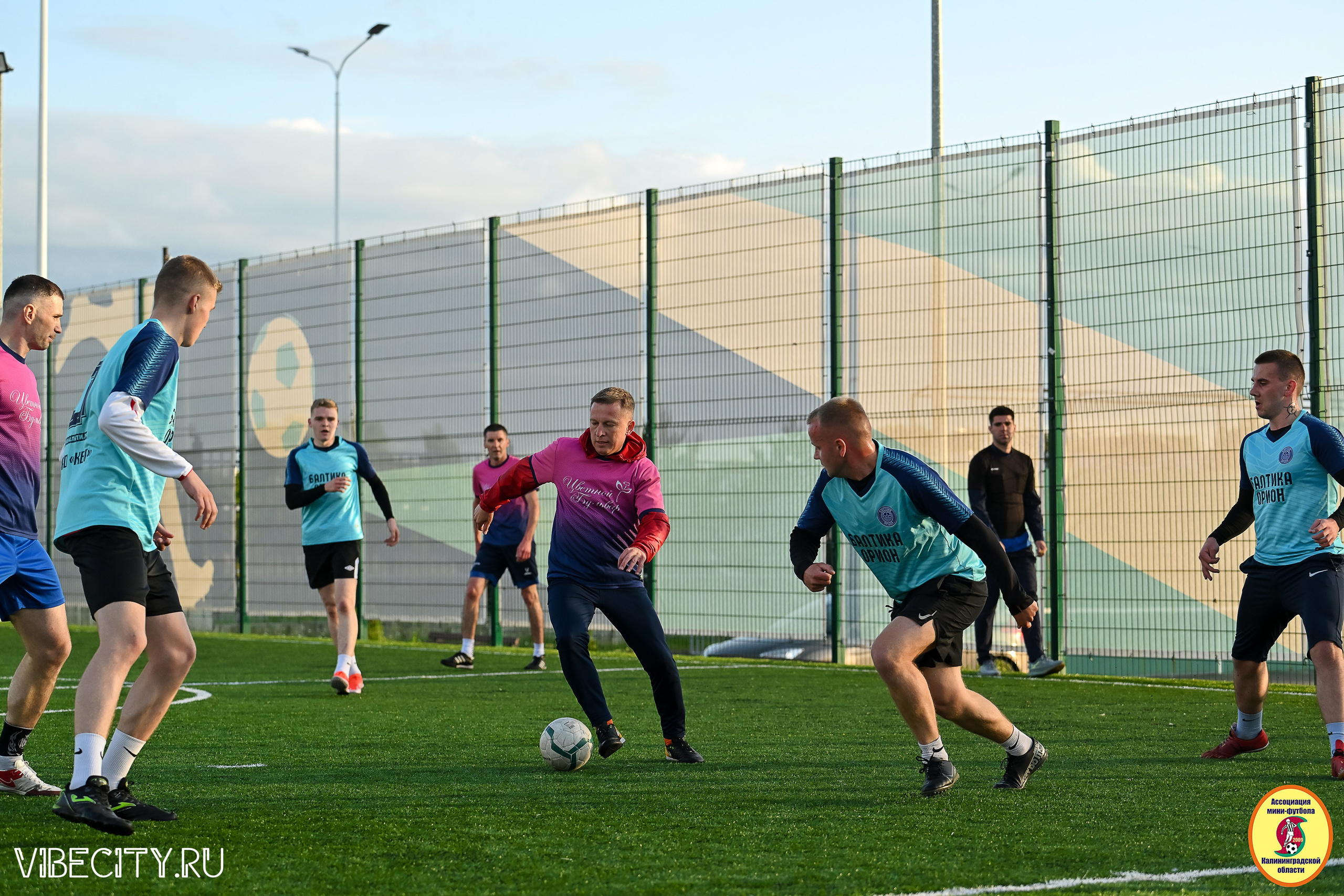 ИГРЫ МИНИ-ФУТБОЛЬНОЙ И КОРПОРАТИВНОЙ ЛИГИ. VIBECITY.RU Вайб Сити Ру Фоторепортажи Фотоотчеты Калининград