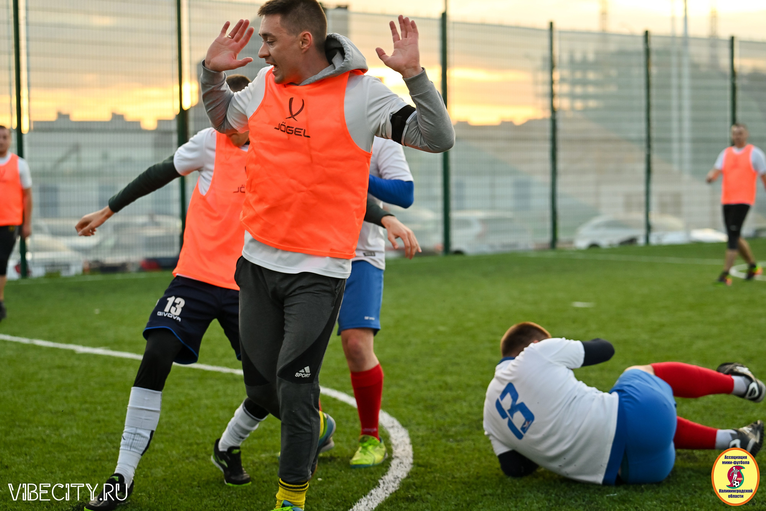 ИГРЫ МИНИ-ФУТБОЛЬНОЙ И КОРПОРАТИВНОЙ ЛИГИ. VIBECITY.RU Вайб Сити Ру Фоторепортажи Фотоотчеты Калининград