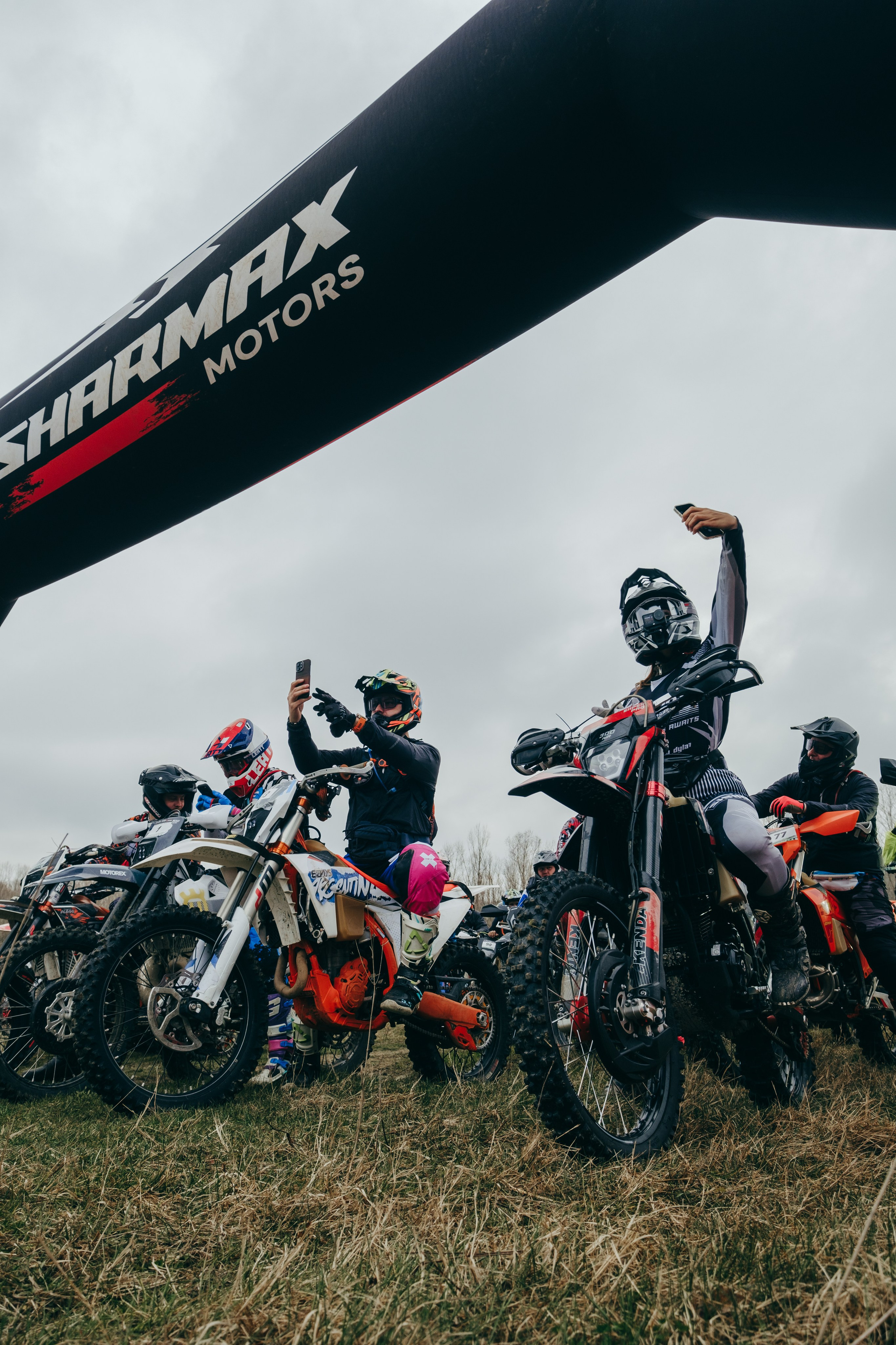 Съемка для Sharmax Moto в Горячем Ключе. Свадебный фотограф Денис Ожигин в Краснодаре и крае. Эмоциональная и стильная съемка вашего дня