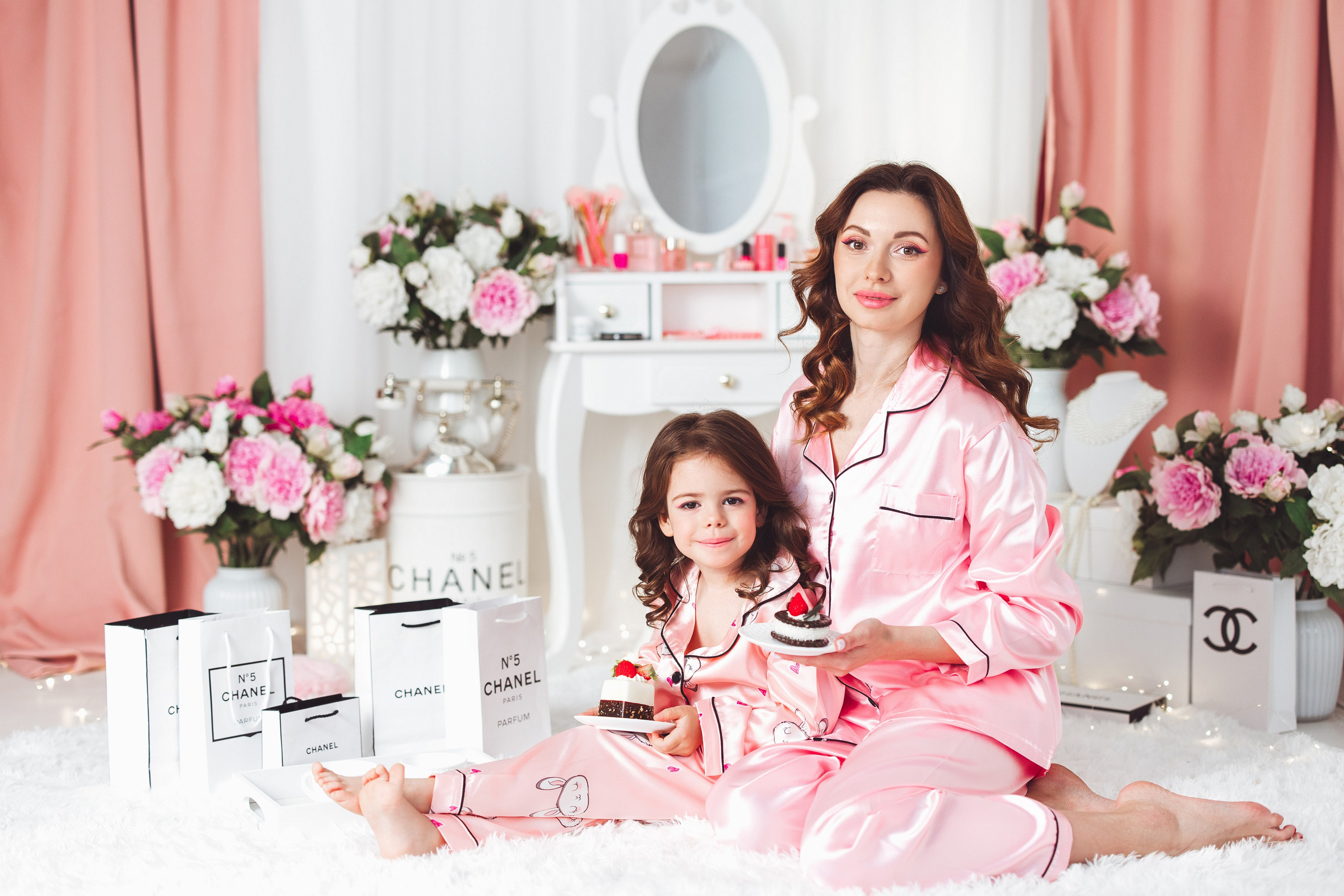 Фотосессия для девочек в стиле «Шанель». Семейный и детский фотограф в Краснодаре Анна Трашкова