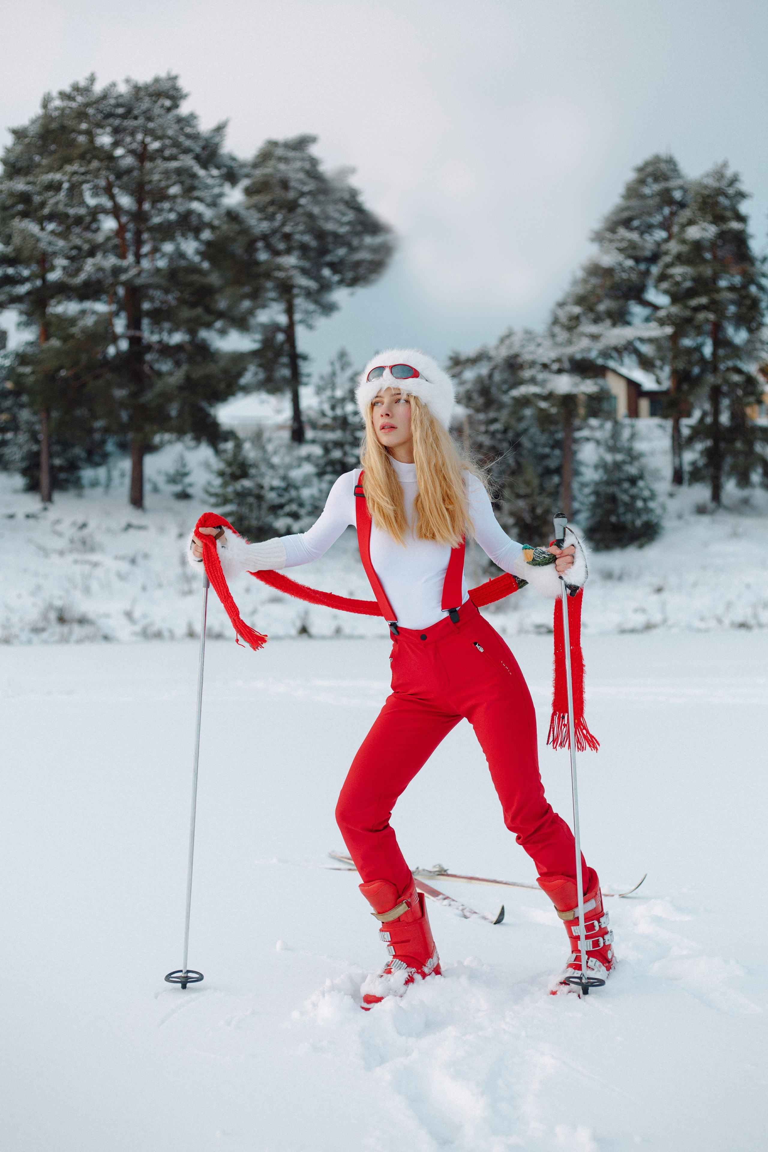 Фото девушки - лыжника на льду. Фотосессия девушки в Нижнем Новгороде. Индивидуальный фотограф Нижний Новгород. Портретный фотограф в Нижнем Новгороде.