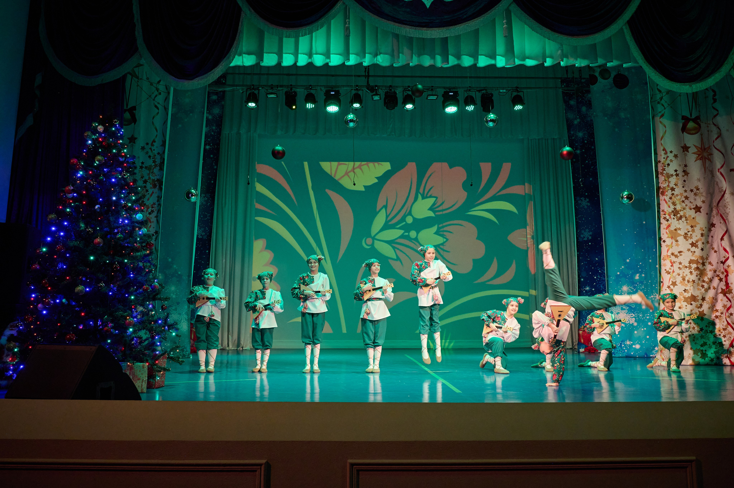 НГ концерт в Марьиной роще. Жизнь курорта Кабардинка в фотографиях