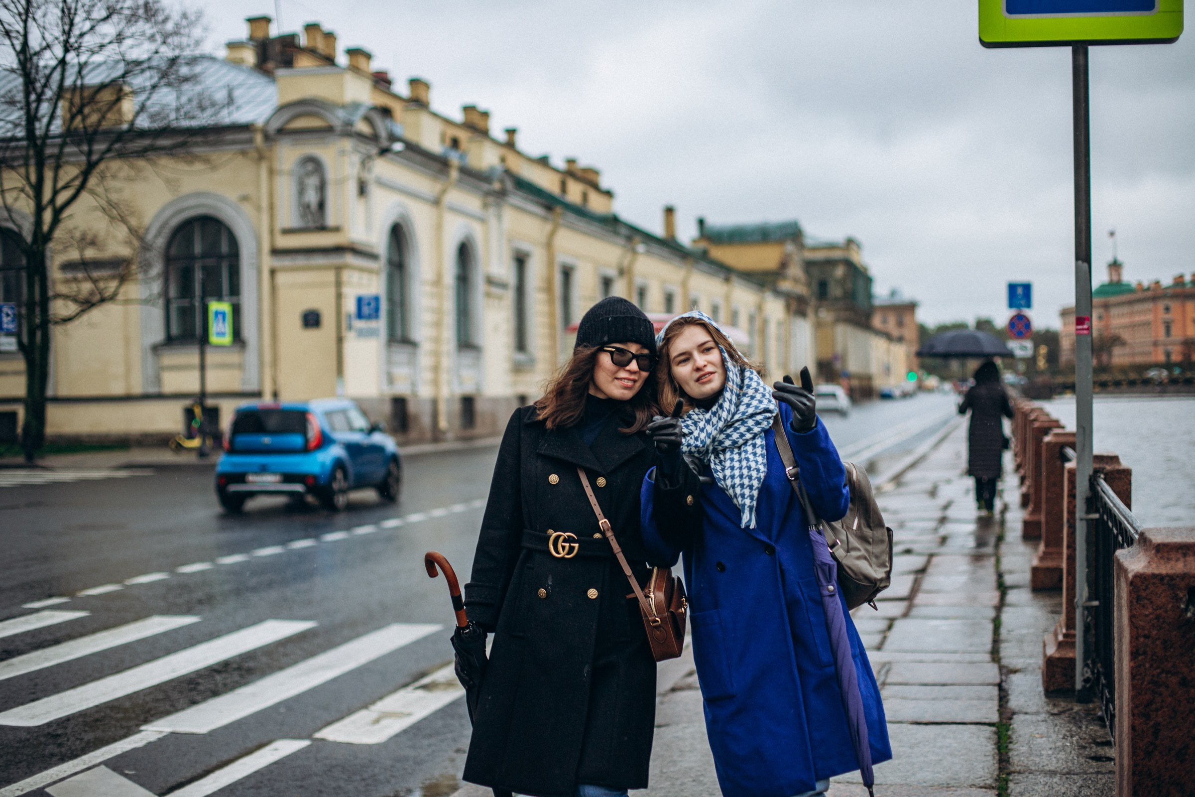 Александра и Анна в октябре. Фотопрогулка в Петербурге. Индивидуальный и семейный фотограф в Санкт-Петербурге