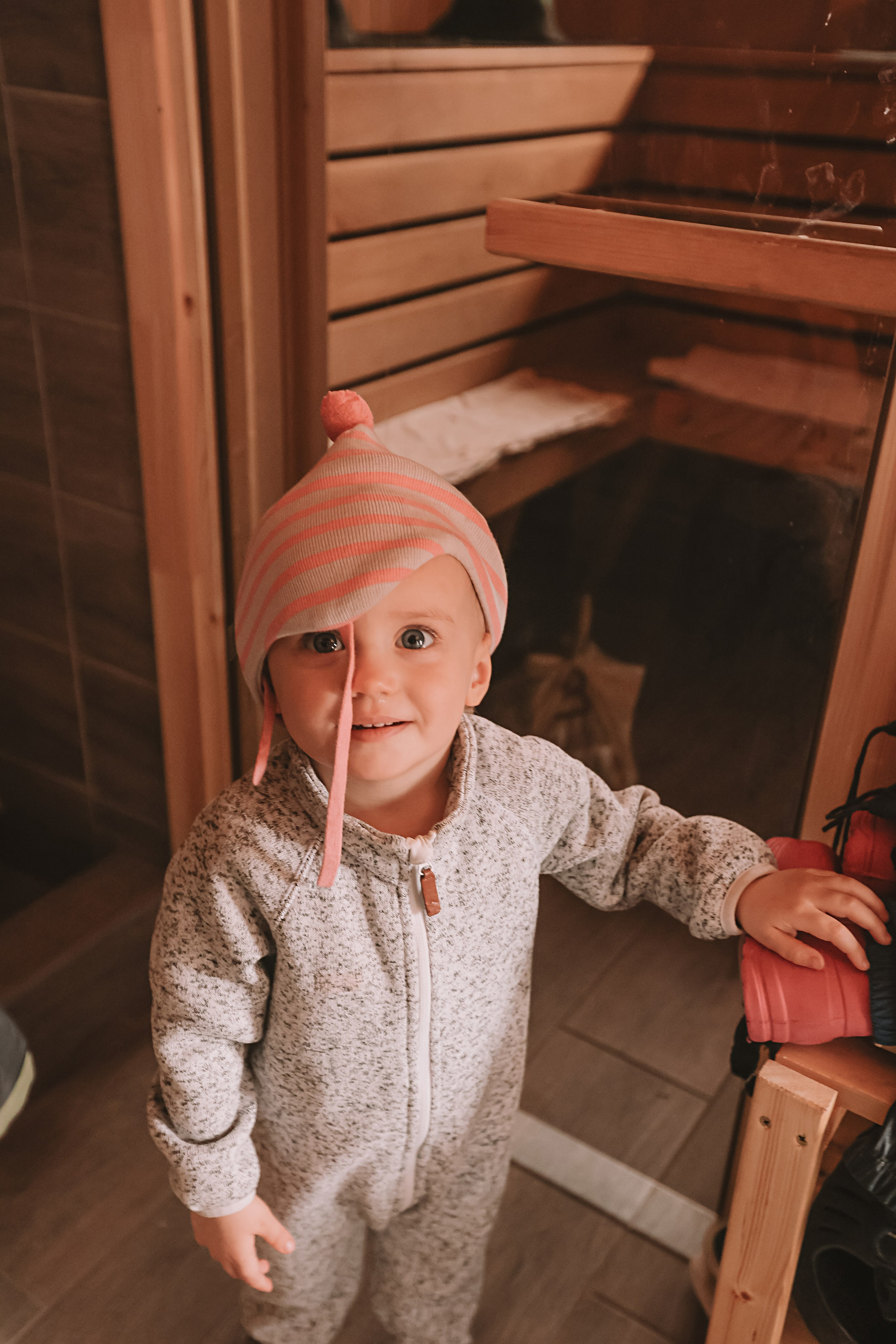 Семейная в домике (репортаж). Семейный фотограф Тюмень, фотограф на роды Салмина Мария