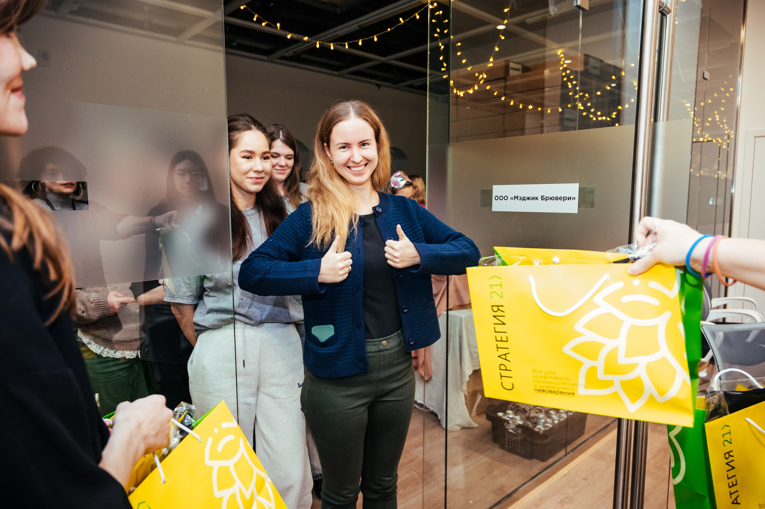 Фотосъёмка корпоратива в офисе в Санкт-Петербурге. Анастасия Петрович фотограф, фотокорреспондент в Москве и Санкт-Петербурге. Фотосъёмка репортажа, мероприятия, корпоративная съёмка, контент