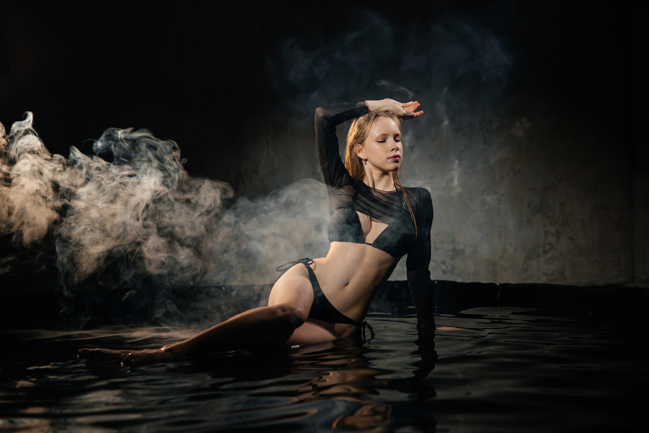 Ксюша в воде. Татьяна Мирзоян