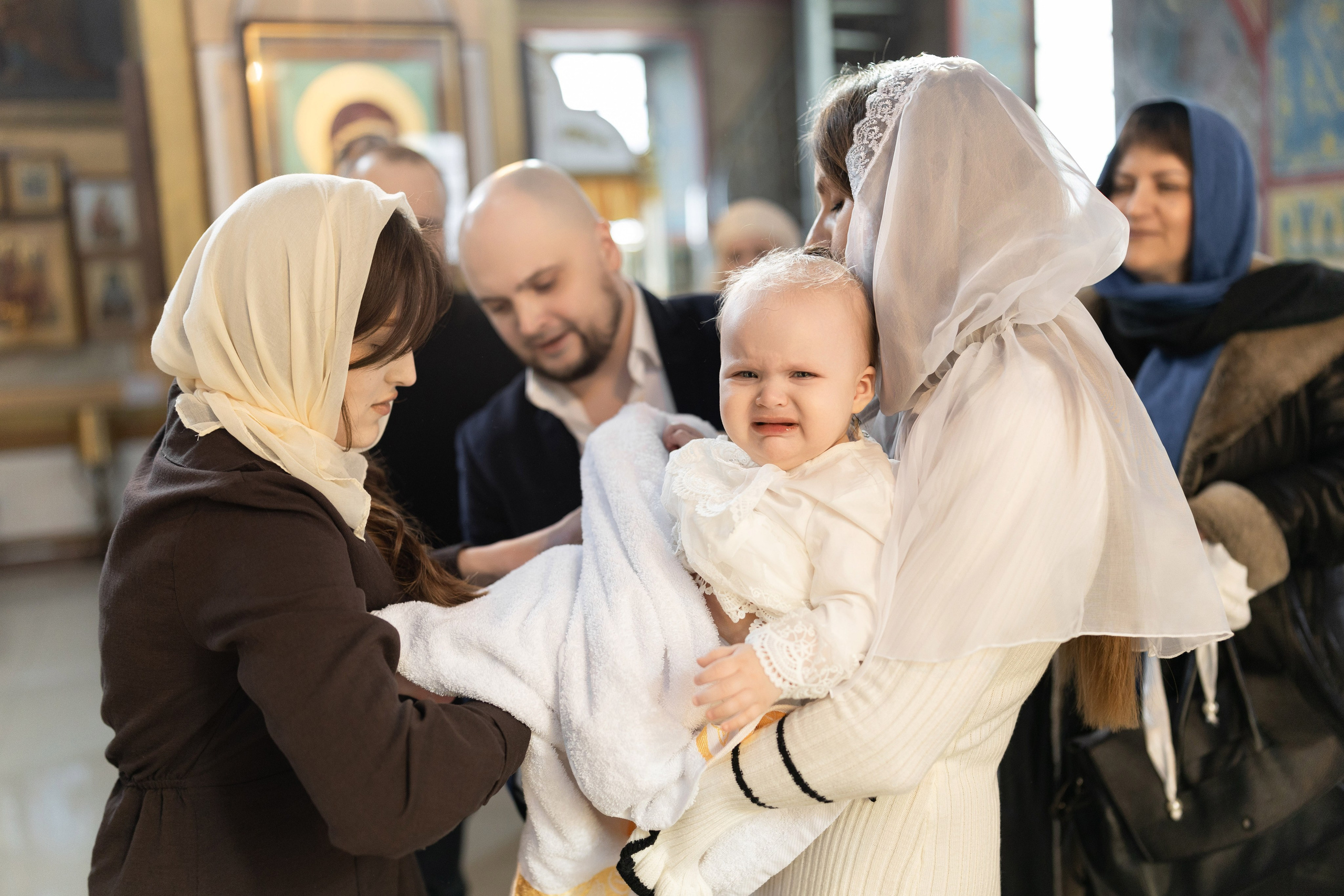 Крещение Есении в морозный и солнечный февраль. Анастасия Безуглова- свадебный фотограф в Таганроге