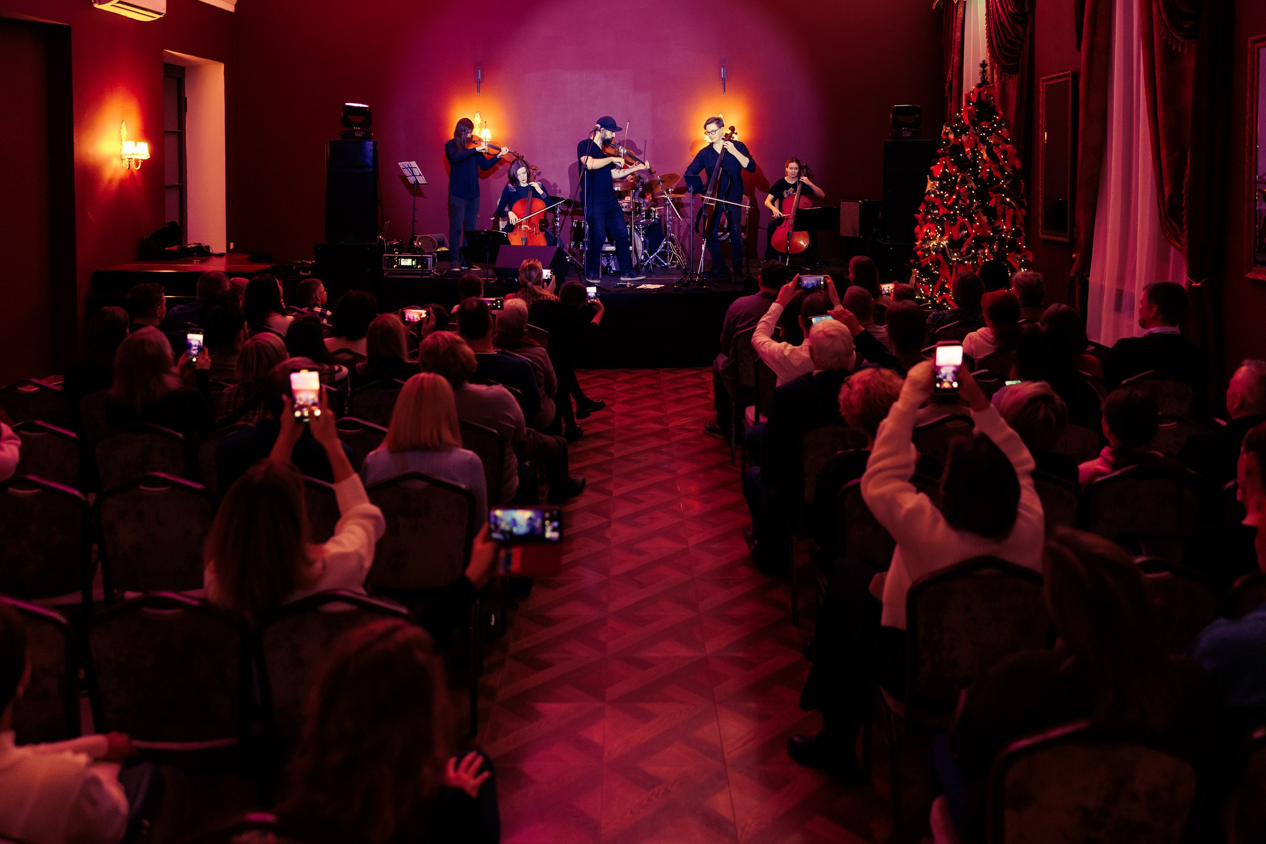 Концерт ATOMIC CELLOS в пространстве FREEDOM. Фотограф в Санкт-Петербурге — Сергей Петров
