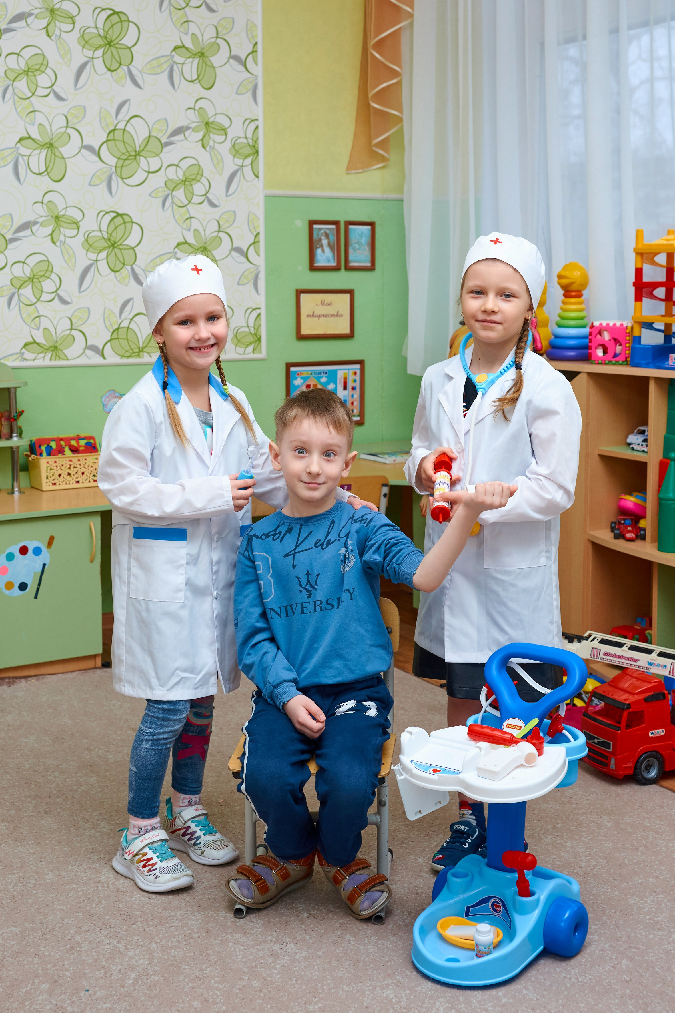 Игры и занятия в группе. Childrenfoto.ru