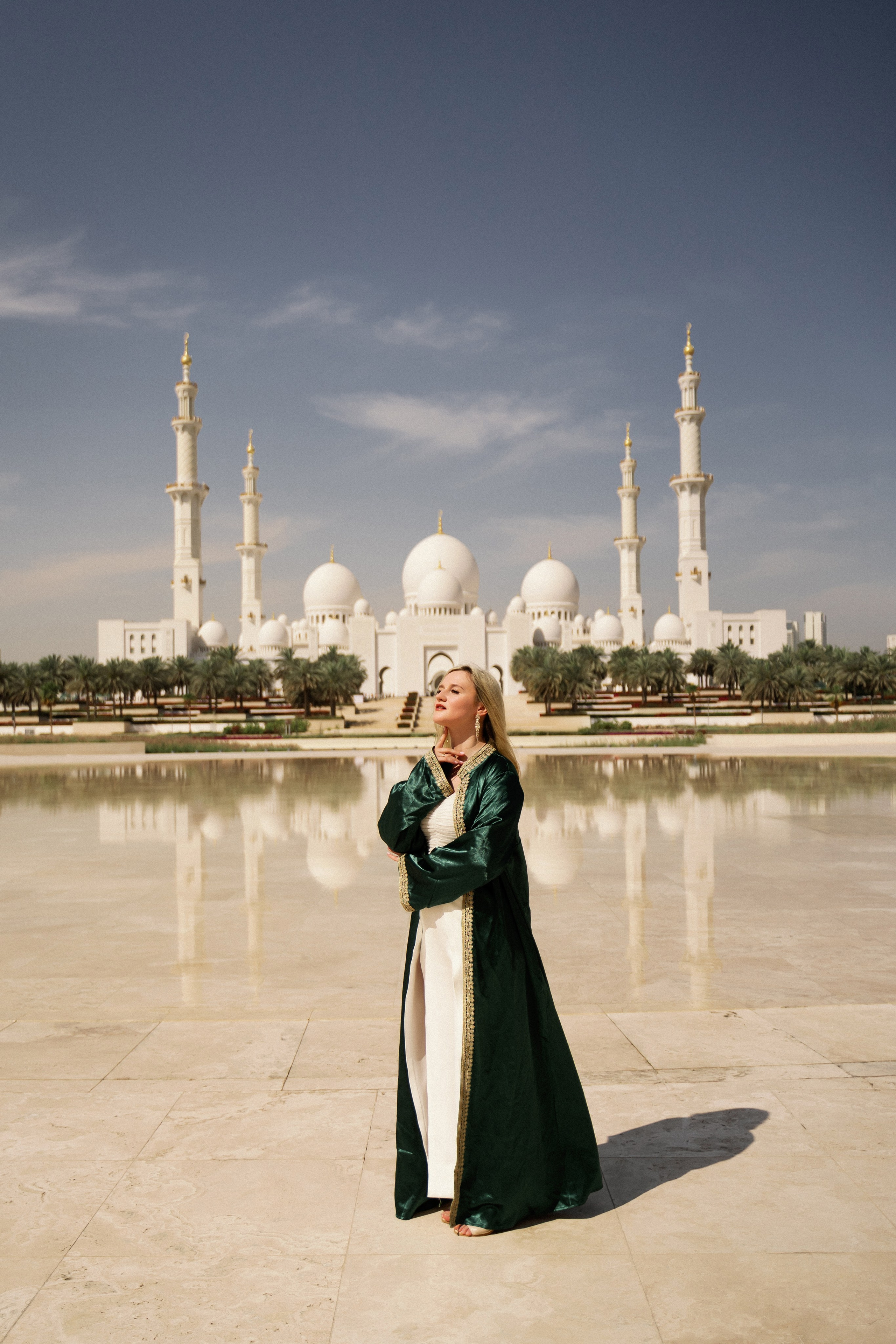 Катя на фоне мечети. Фотограф и видеограф в Москве и Абу Даби Мария Кулагина