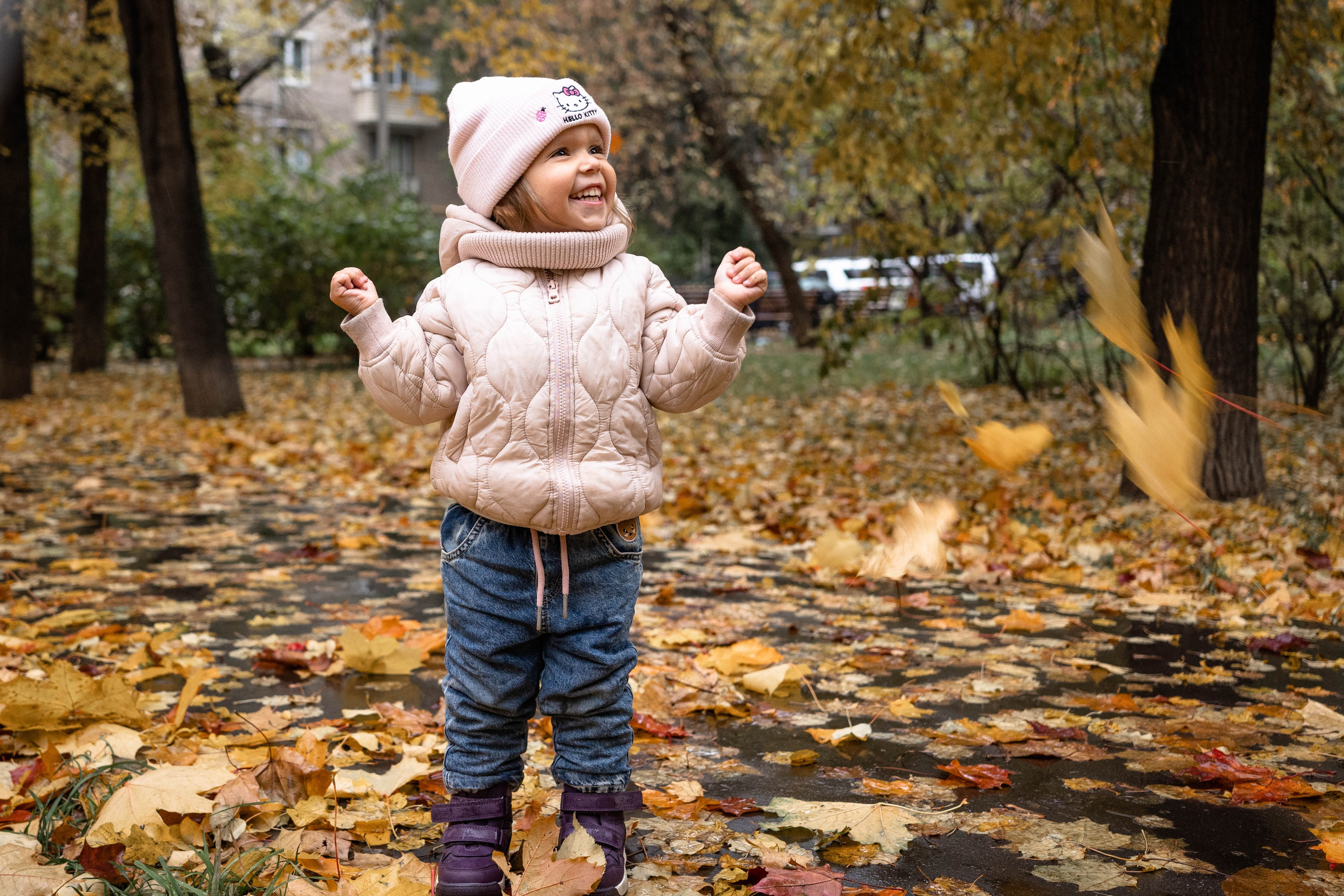 Осенняя фотосессия в Москве (во дворе дома)). Фотограф на роды Москва. Фотограф новорожденных Москва