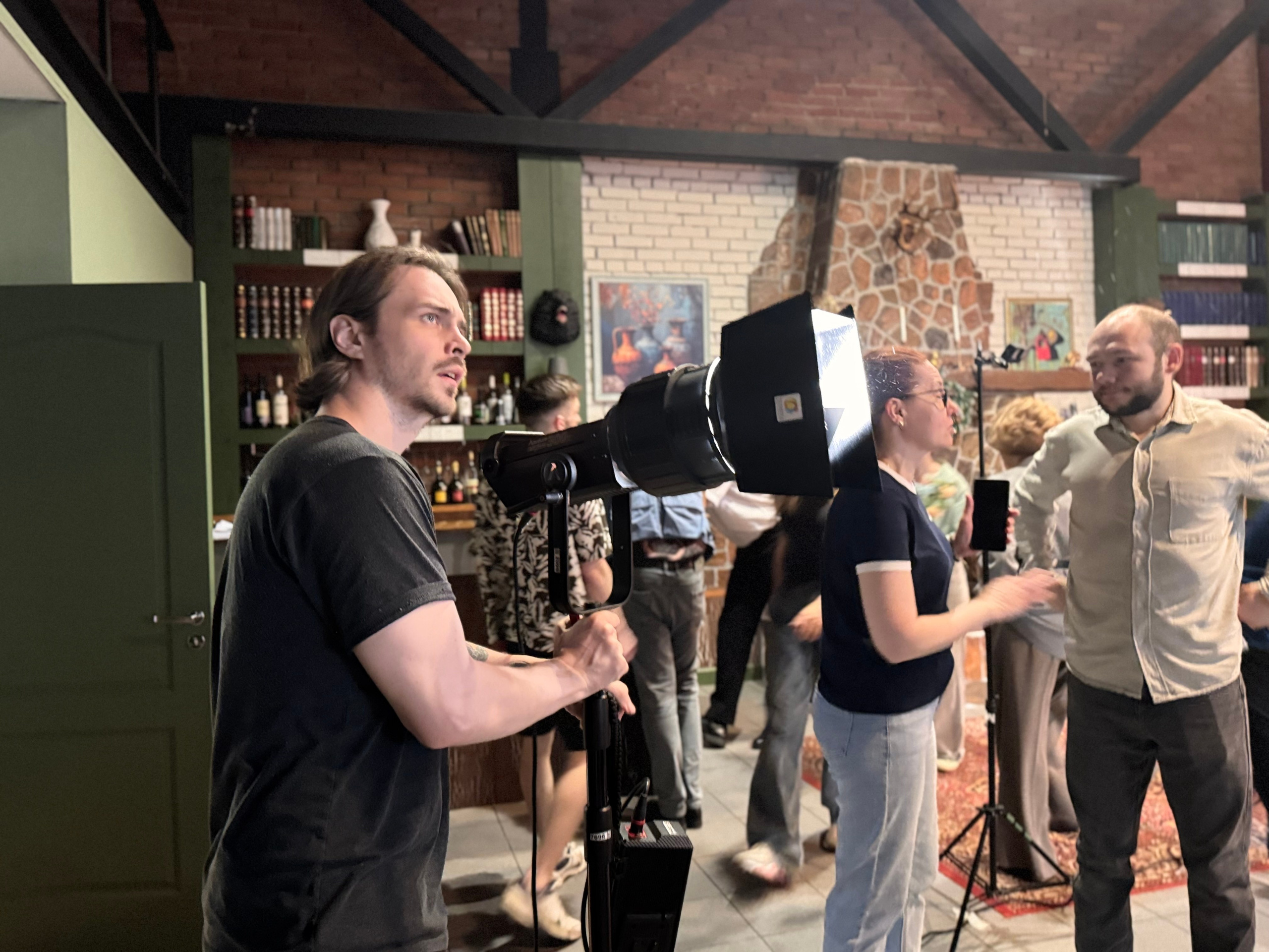 Режиссер Арсений Ганчуков, полный метр «Московские твари». Фотограф, оператор и рилсмейкер в Москве — Ася Палагута