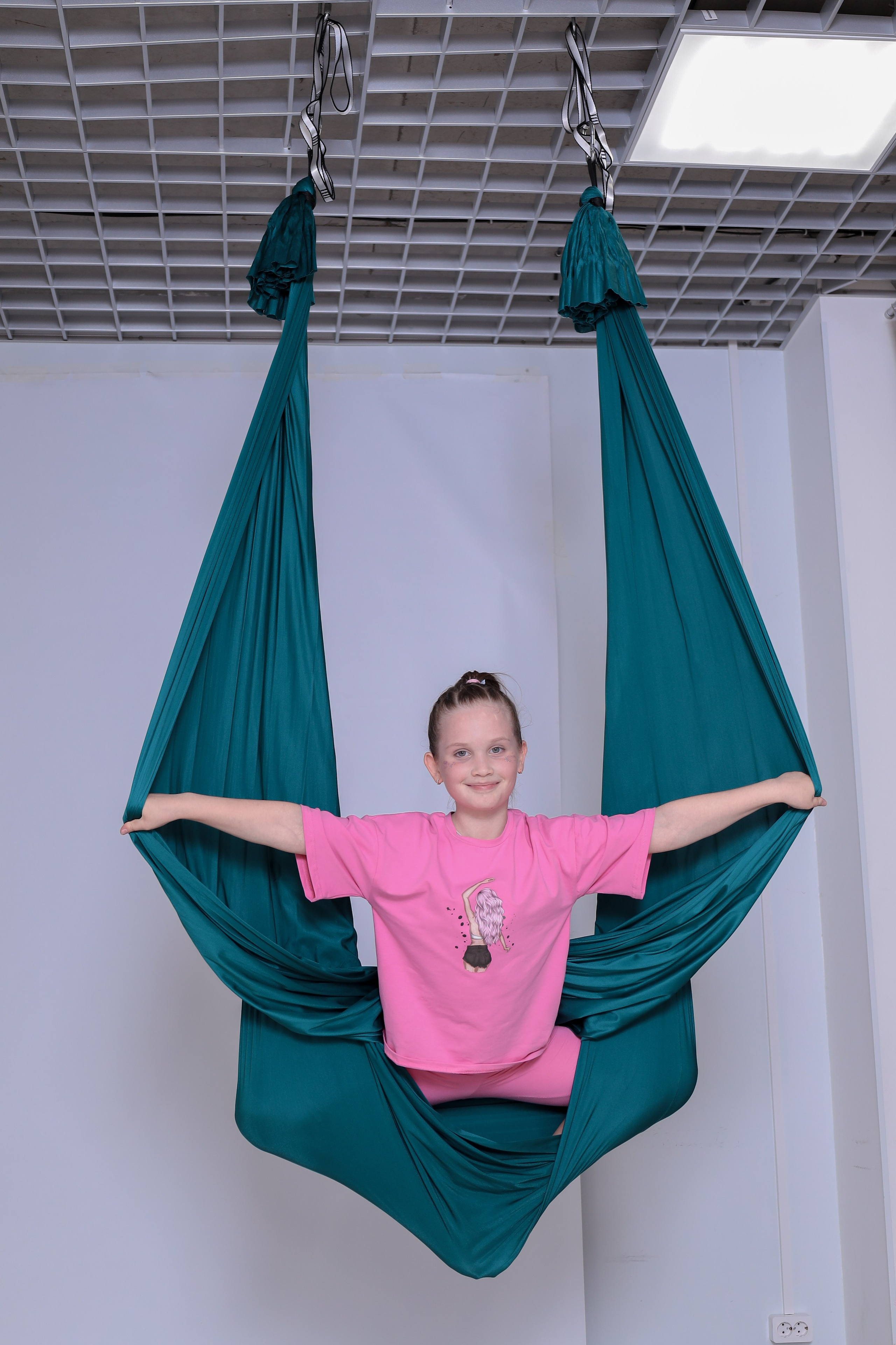 Детская аэройога. Фотограф Надршина Лилия