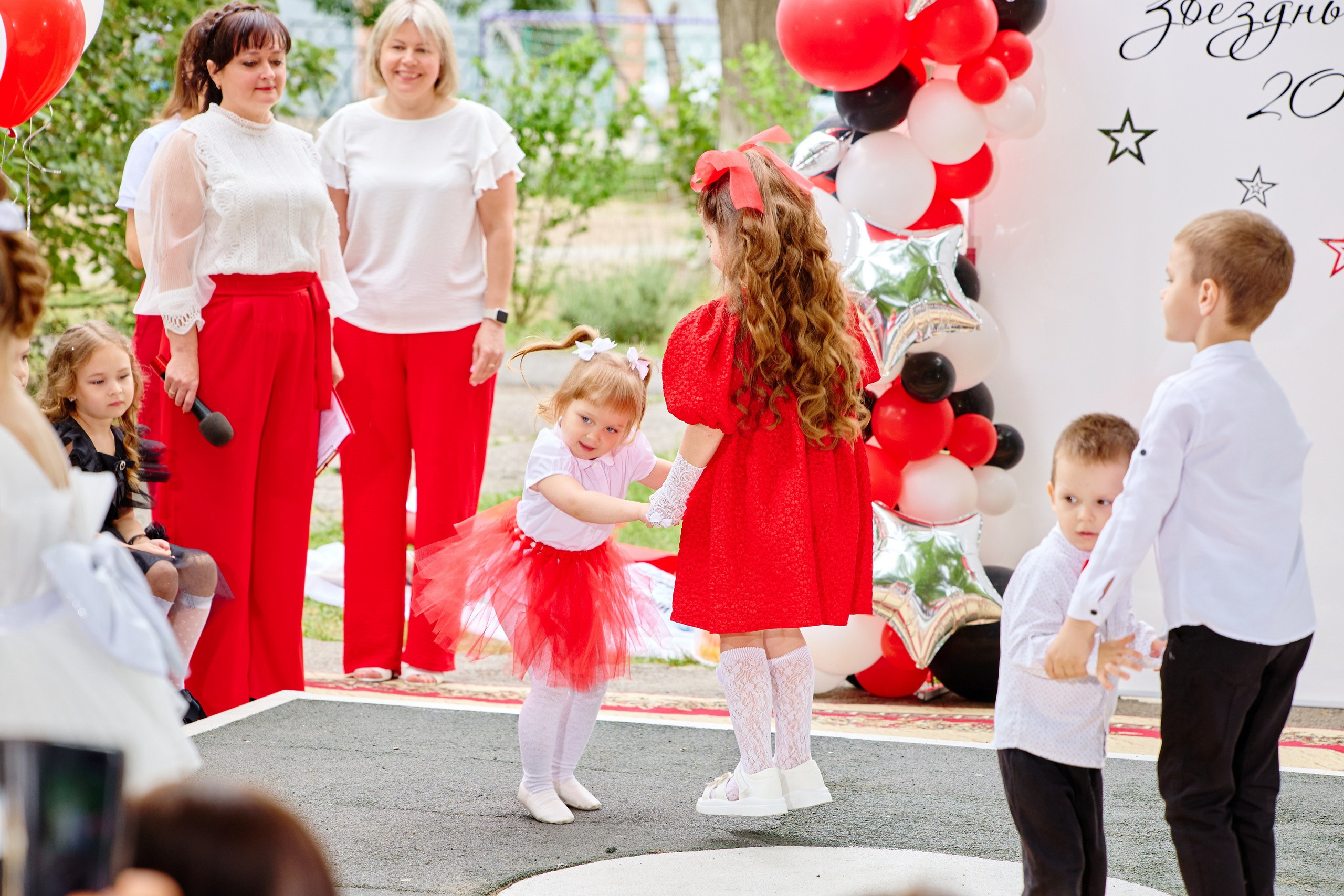 Выпускной 45 сад. Фотограф Выпускные альбомы Таганрог Сергей Коробченко