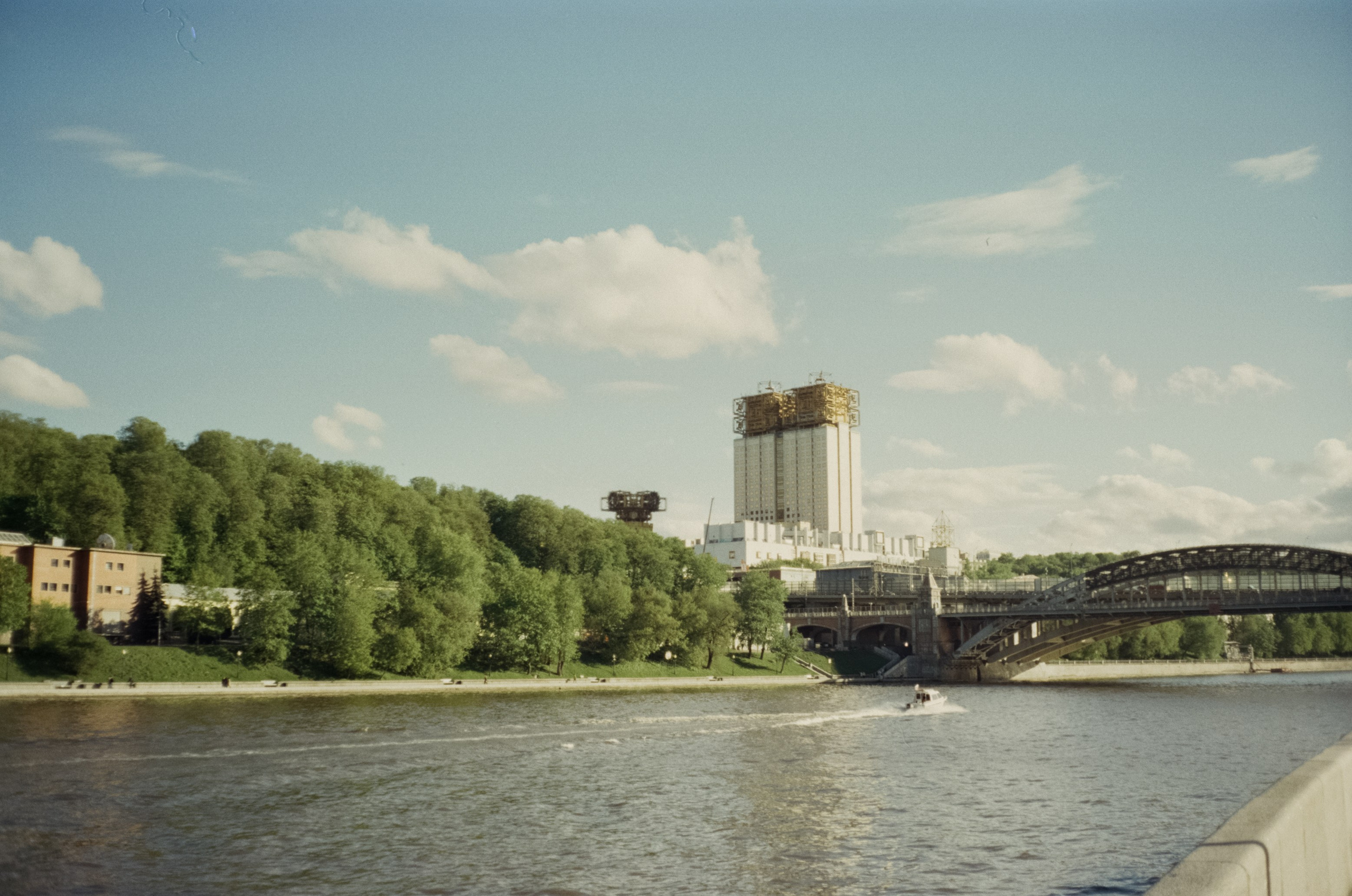 Ricoh FF-1 gray | Perspekriva expired Vision 200D | Фрунзенская набержная 5 мая 2025 года