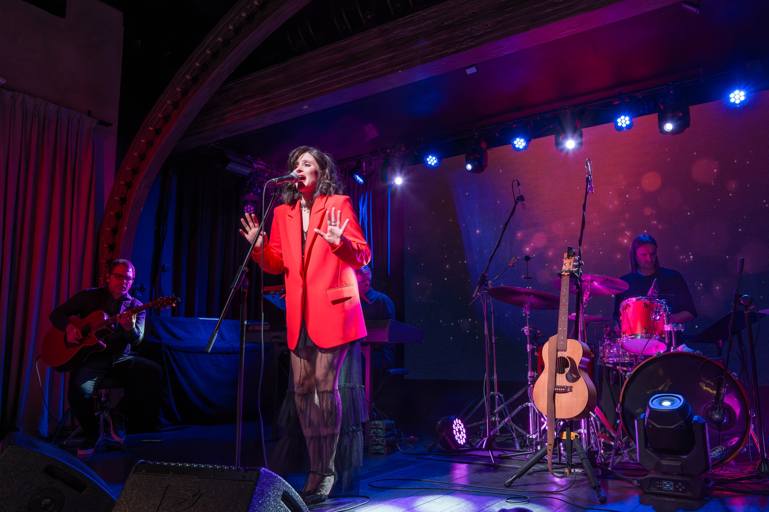 Женя Любич — концерт в Magnus Locus 31 октября 2024 года. Сайт фотографа Сергея Абрамова