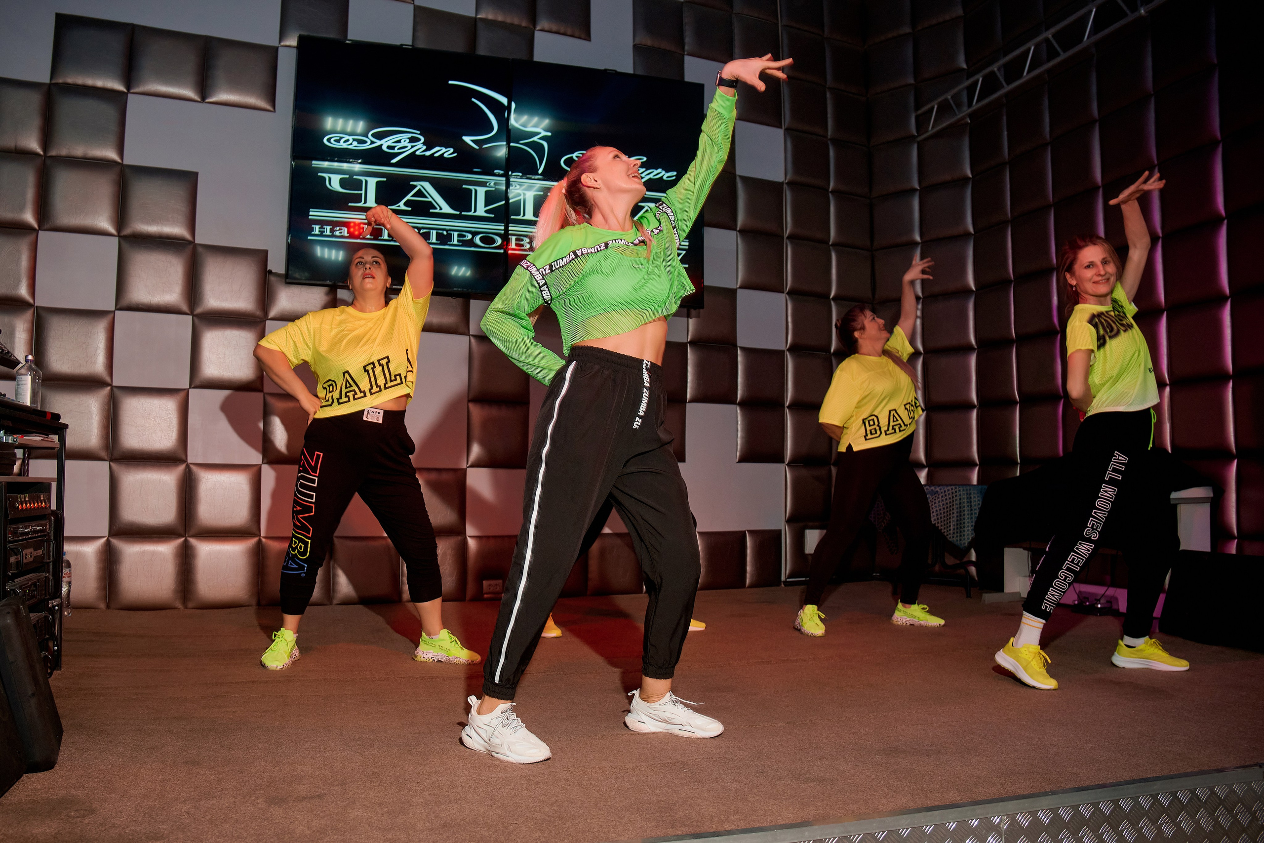 Благотворительная тренировка ЗУМБА. Арт-кафе «Чайка». Фотограф Таганрог Анна Трайжон