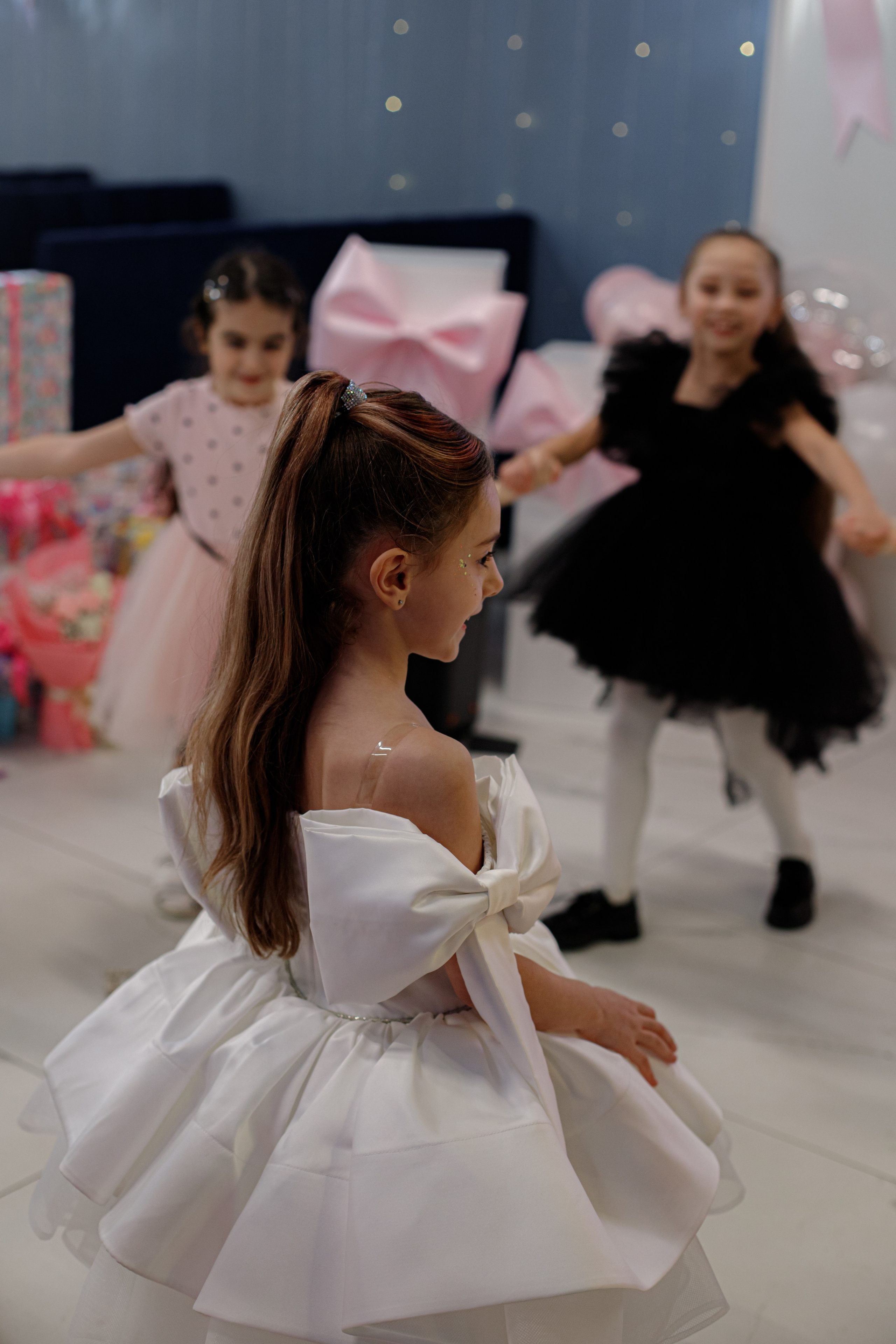 ASIA'S BIRTHDAY PARTY. Photokarish