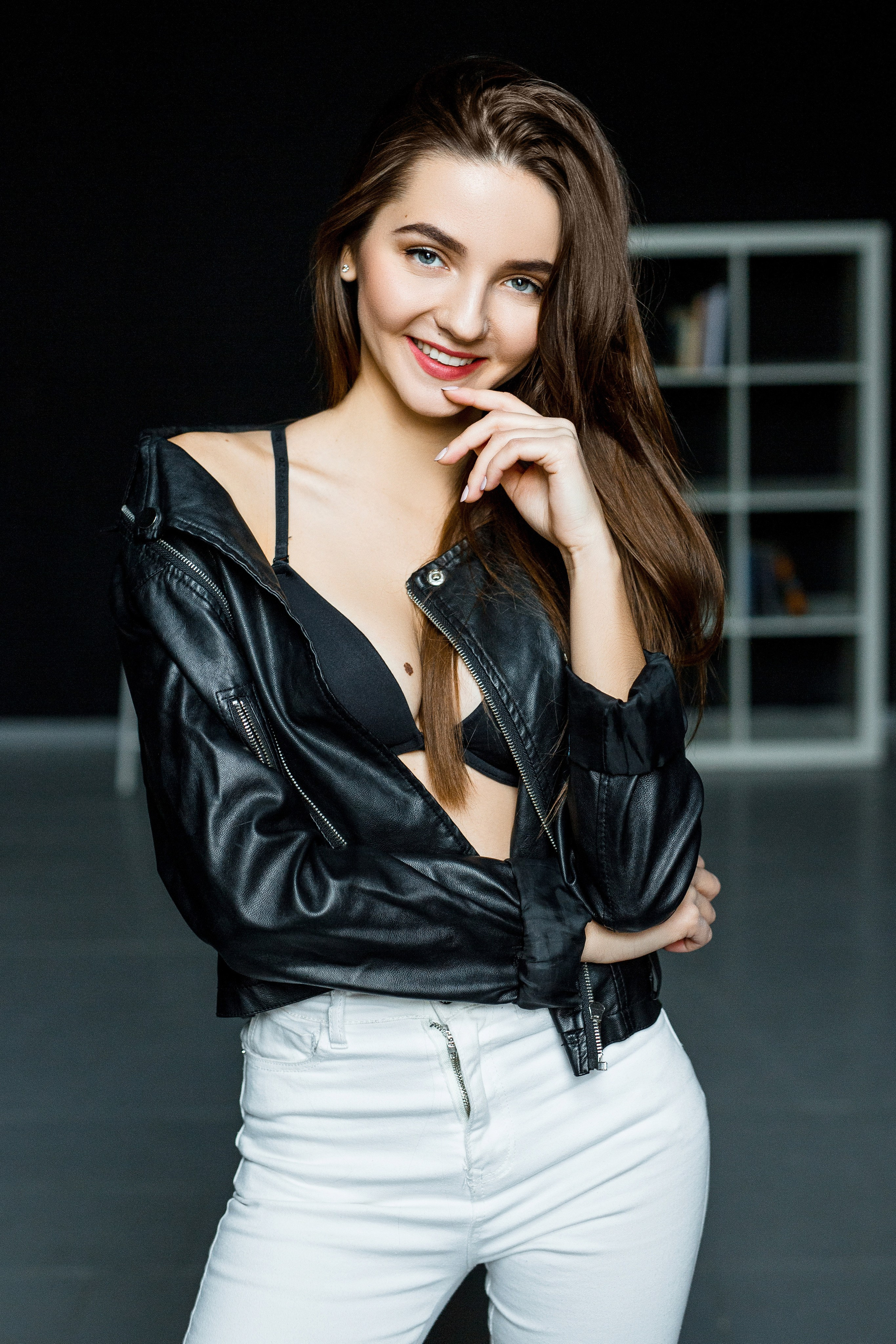 Фэшн съёмка в студии, услуги fashion фотографа в Москве — Заказать фэшн фотографа, цены за час съёмки