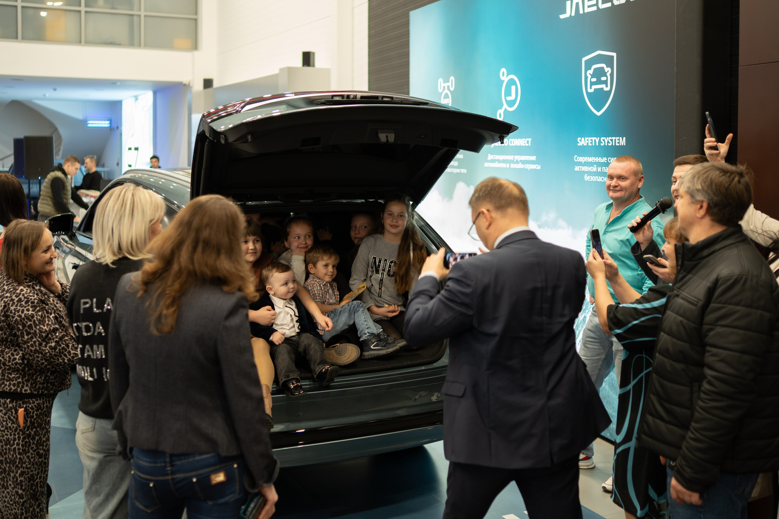 Репортаж с предновогоднего праздника в салоне OMODA. Фотограф, видеограф Пятигорск, Ставрополь, Ессентуки, Petlyakovs_photo