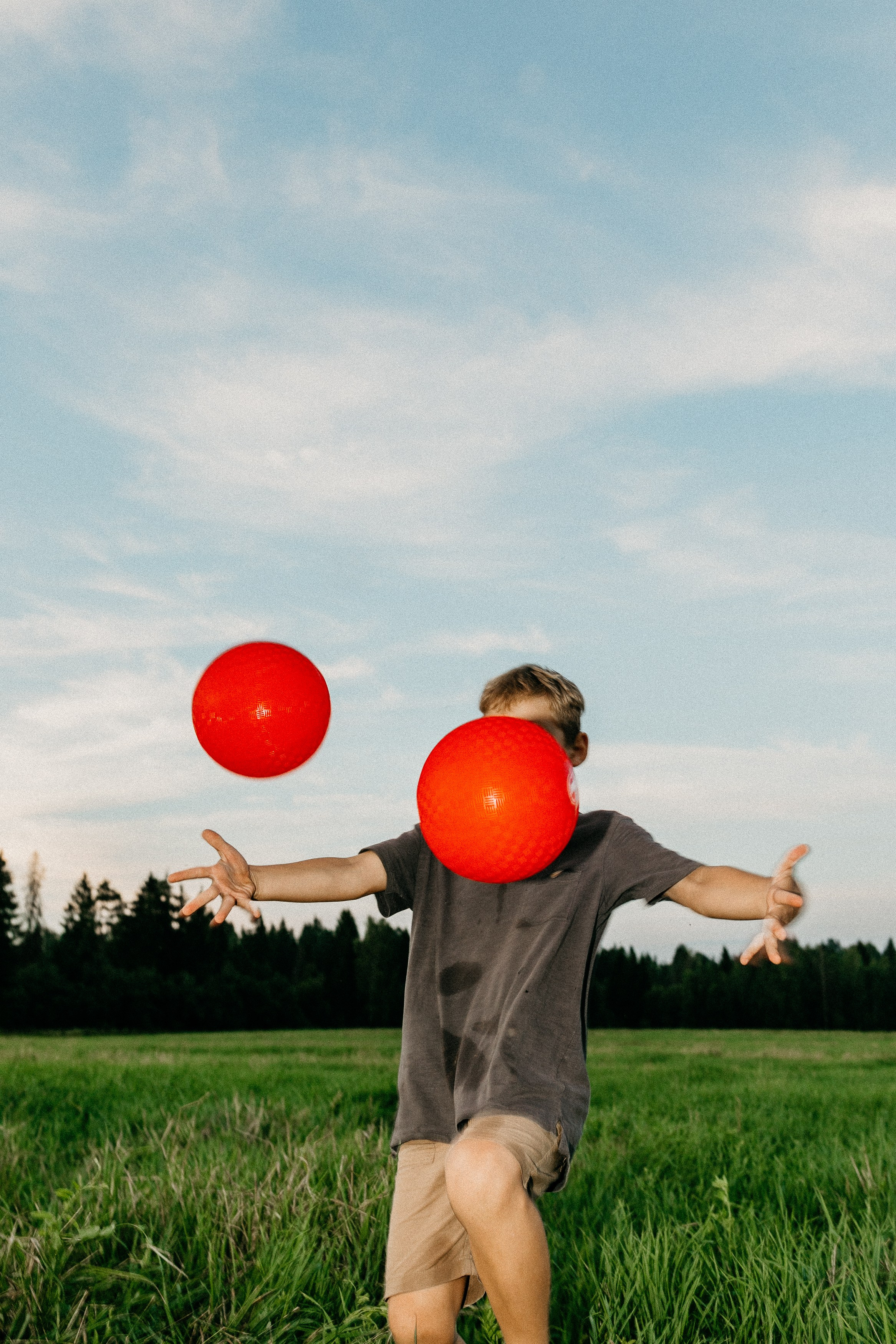 Фотосессия с красными мячами. Семейный фотограф Маша Тимофеева | Москва