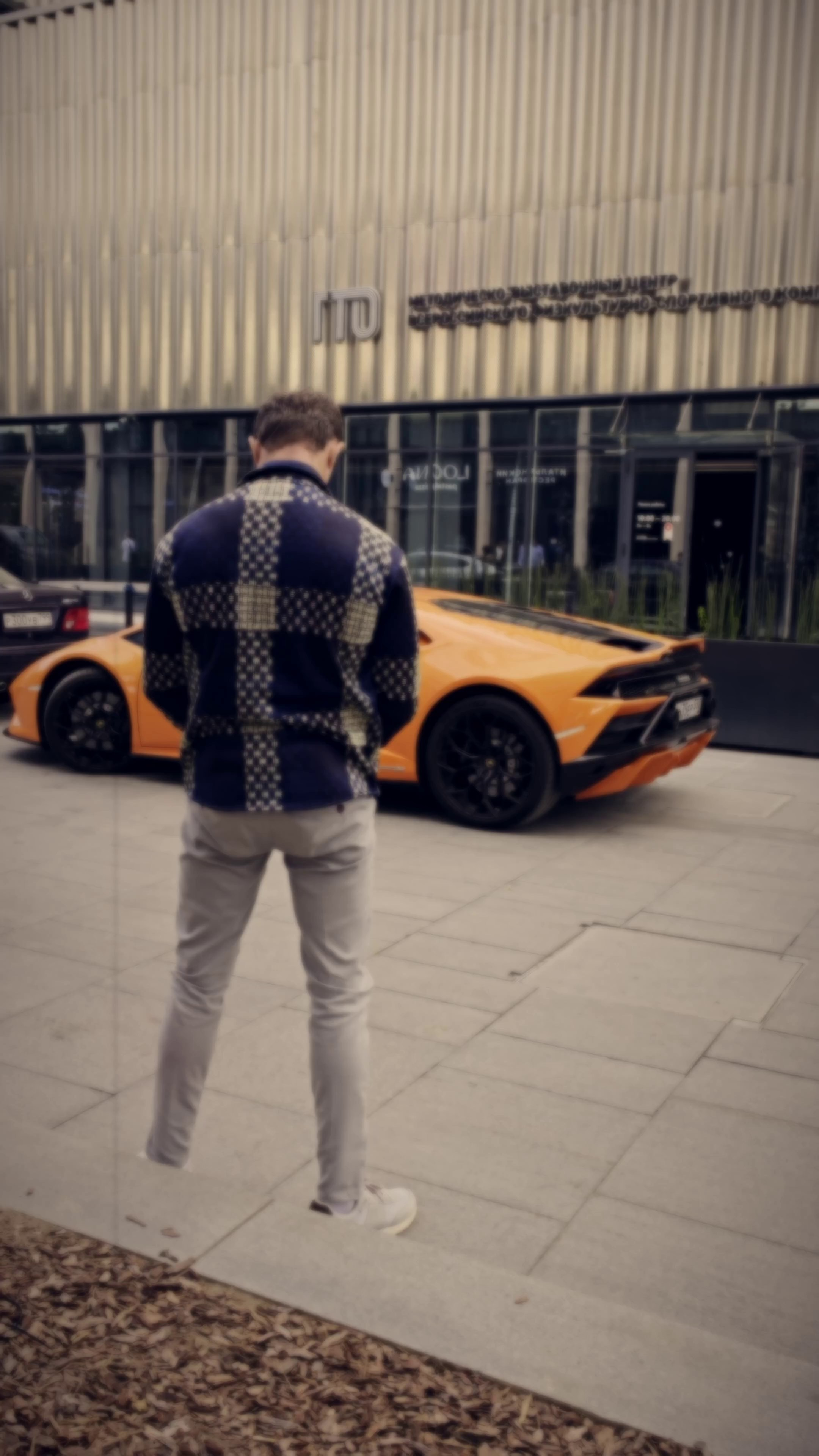 БЭКСТЕЙДЖ. Власий Зубов. Фотограф и видеограф в Москве | Съемка авто и архитектуры
