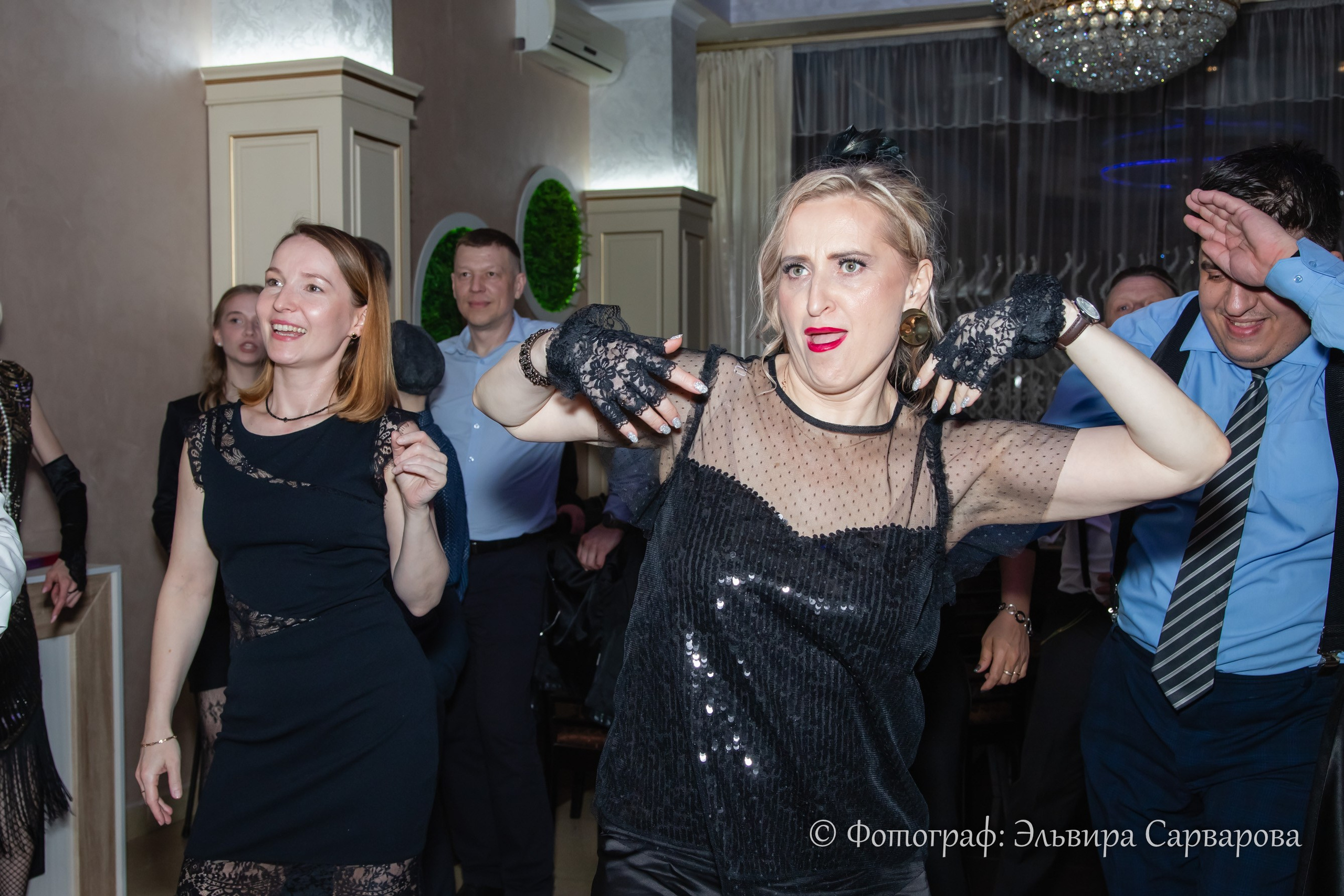 Гангстерская вечеринка в стиле 1920-х. Репортажный Фотограф