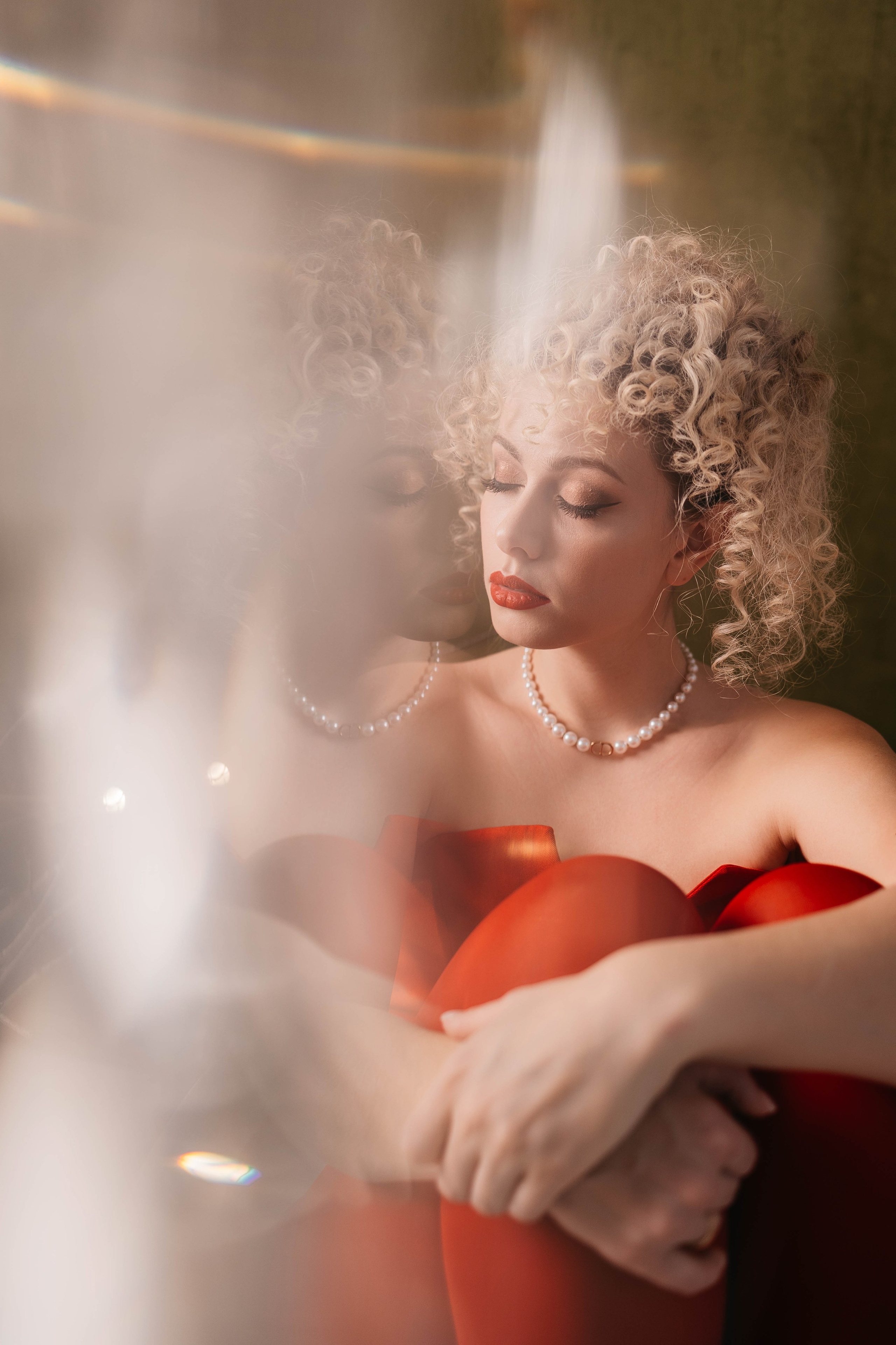 Ира в красном. Фотостудия Cute_photostudio в Твери. Фотограф в Твери Лагодная Яна