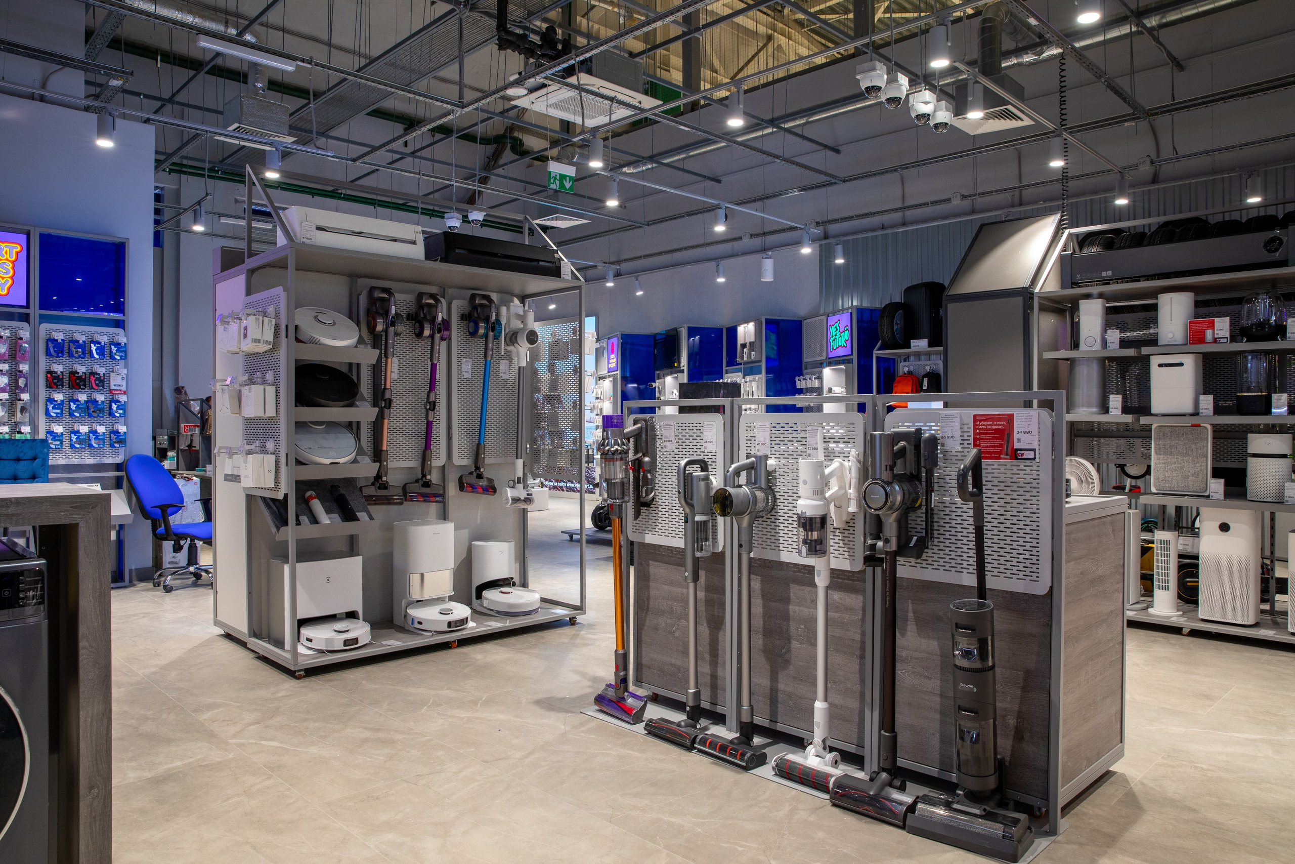 Интерьерная фотосъемка магазина ВСЁСМАРТ - магазин умных гаджетов. Интерьерный фотограф в Сочи Владислав Нагин