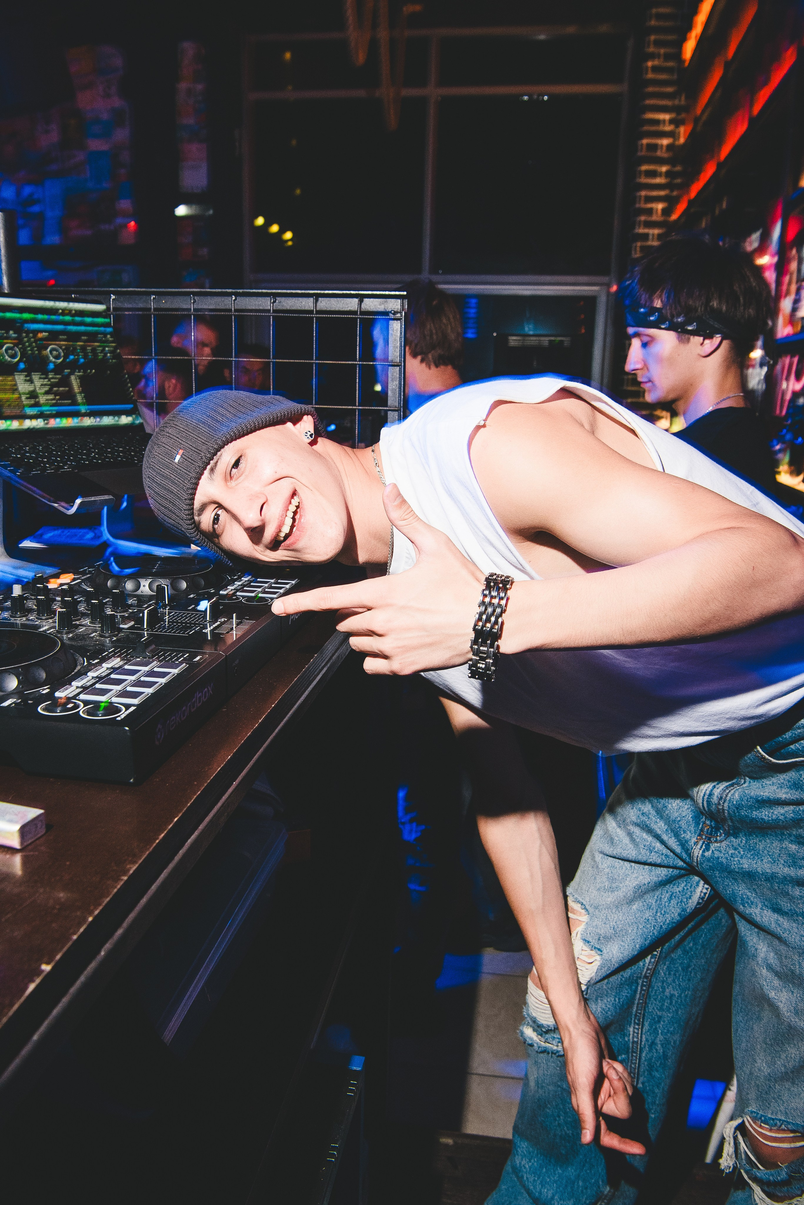 Фотоотчёты о вечеринках для НеБар Волгоград. Или стиль «пьяный фотограф». Фотограф в Волгограде и Волжском Александр Горбань