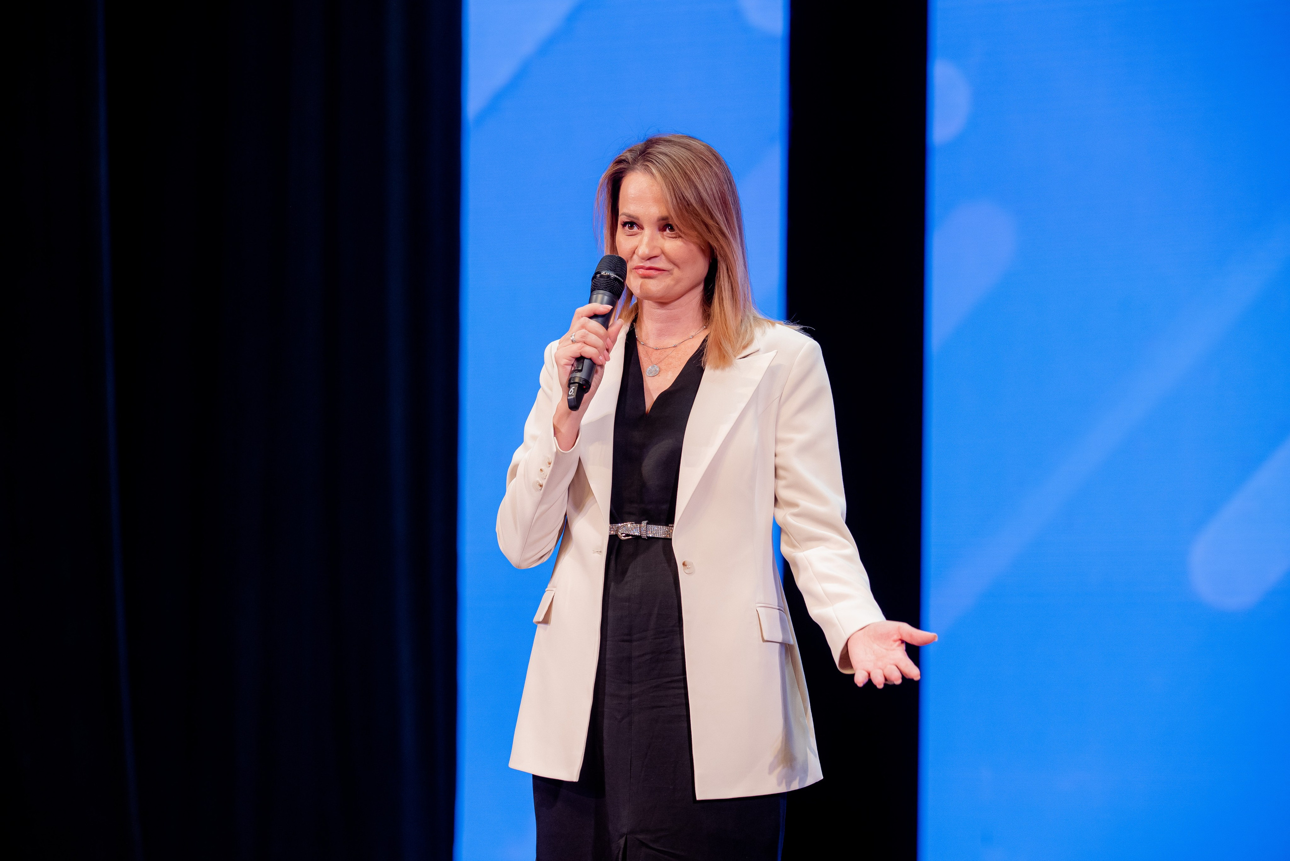 30 Школа. Вручение и Банкет. ДК Юбилейный и Банхоф. Фотограф в Волгограде и Волжском Александр Горбань