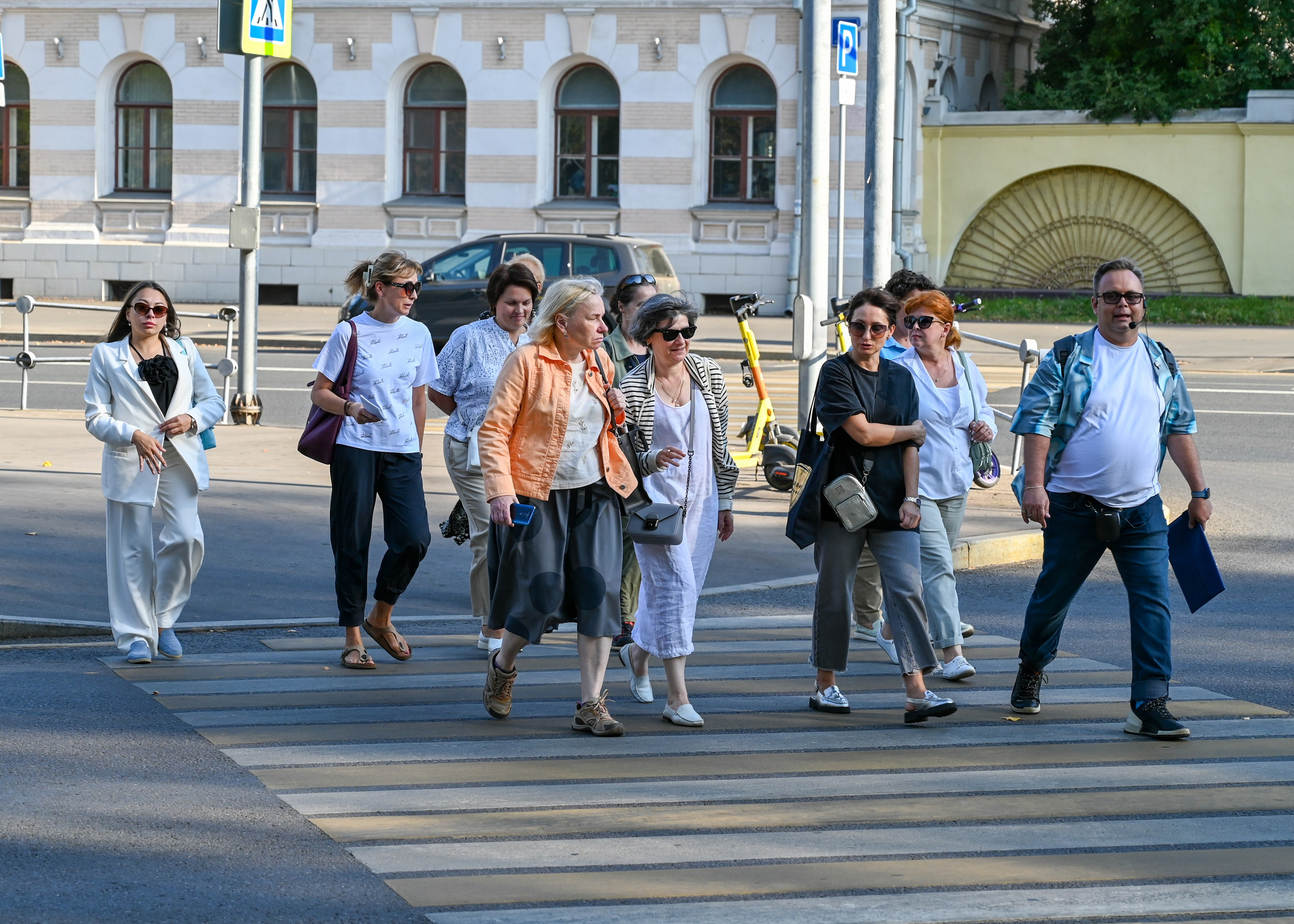 Экскурсоводы на Девичьем поле. П&П — Полезное с Приятным. Фотоэкскурсии — Москва на память. Экскурсовод и фотограф в Москве. Увези столицу в своём альбоме!