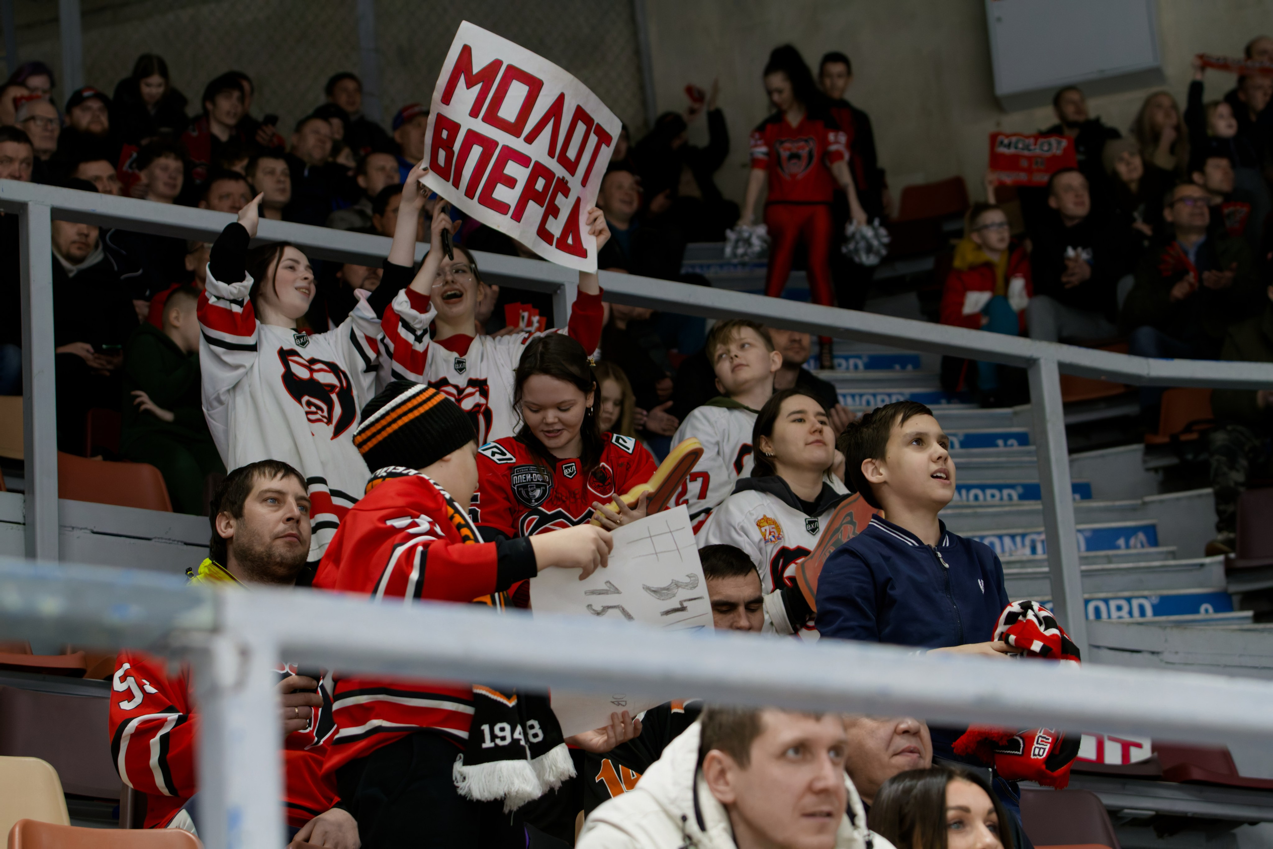 Хоккей. Молот-Химик 12.02.2025. Репортажный и спортивный фотограф в г. Пермь Зильберг Павел