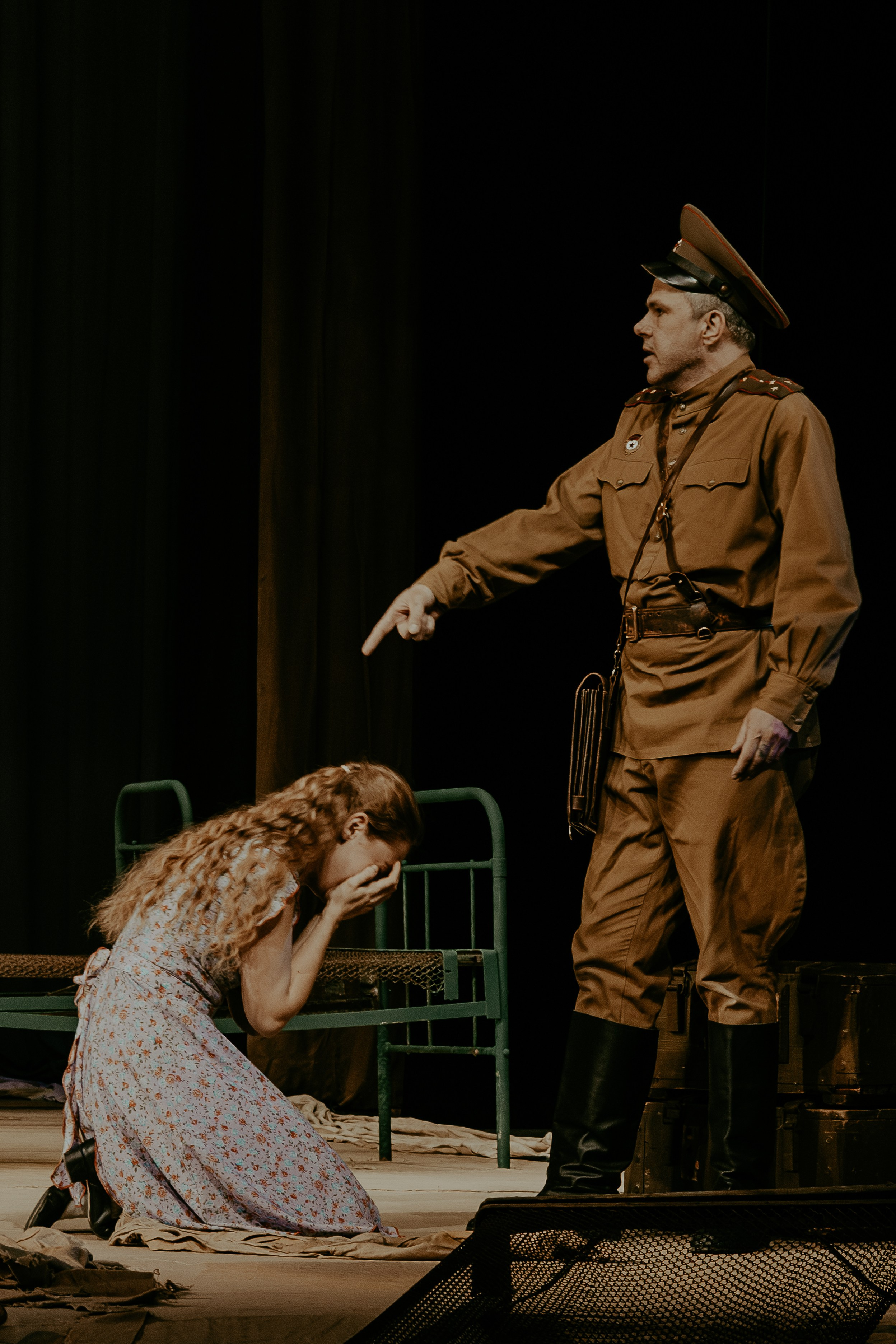 Театр Юного Зрителя " Не покидай меня». Фотограф Марк Файзулин