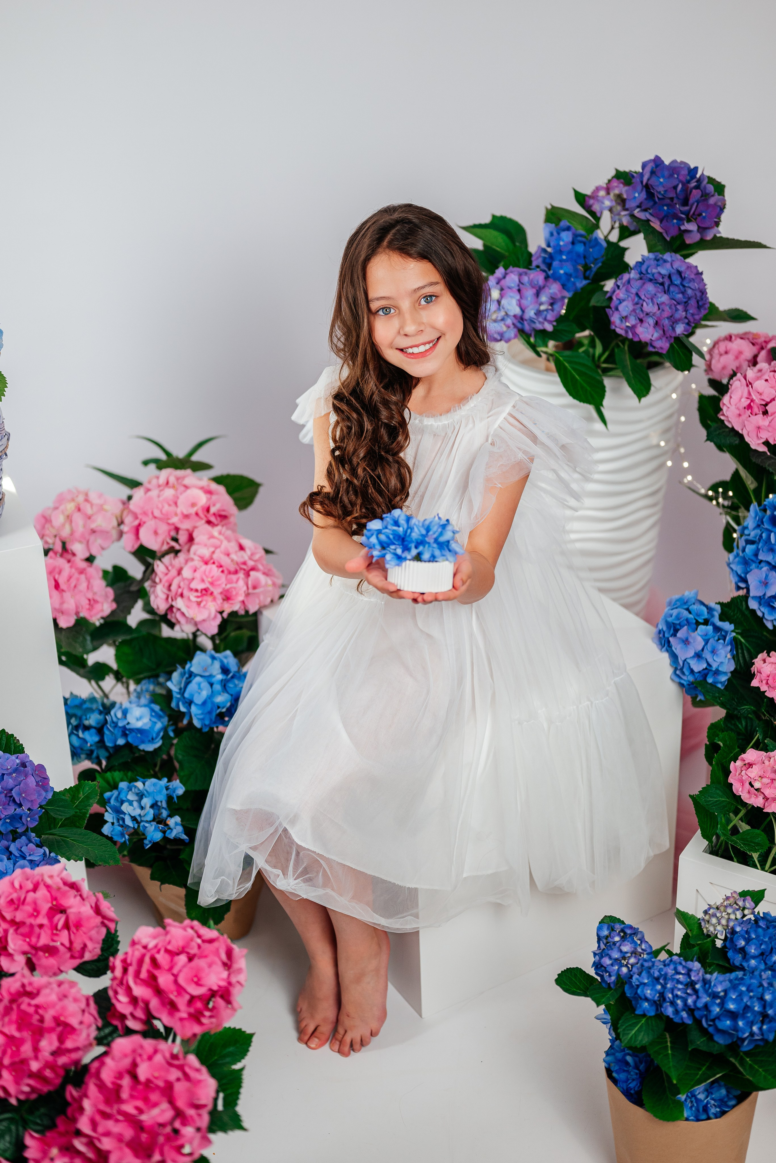 Вероника и гортензии. Семейный фотограф в Краснодаре