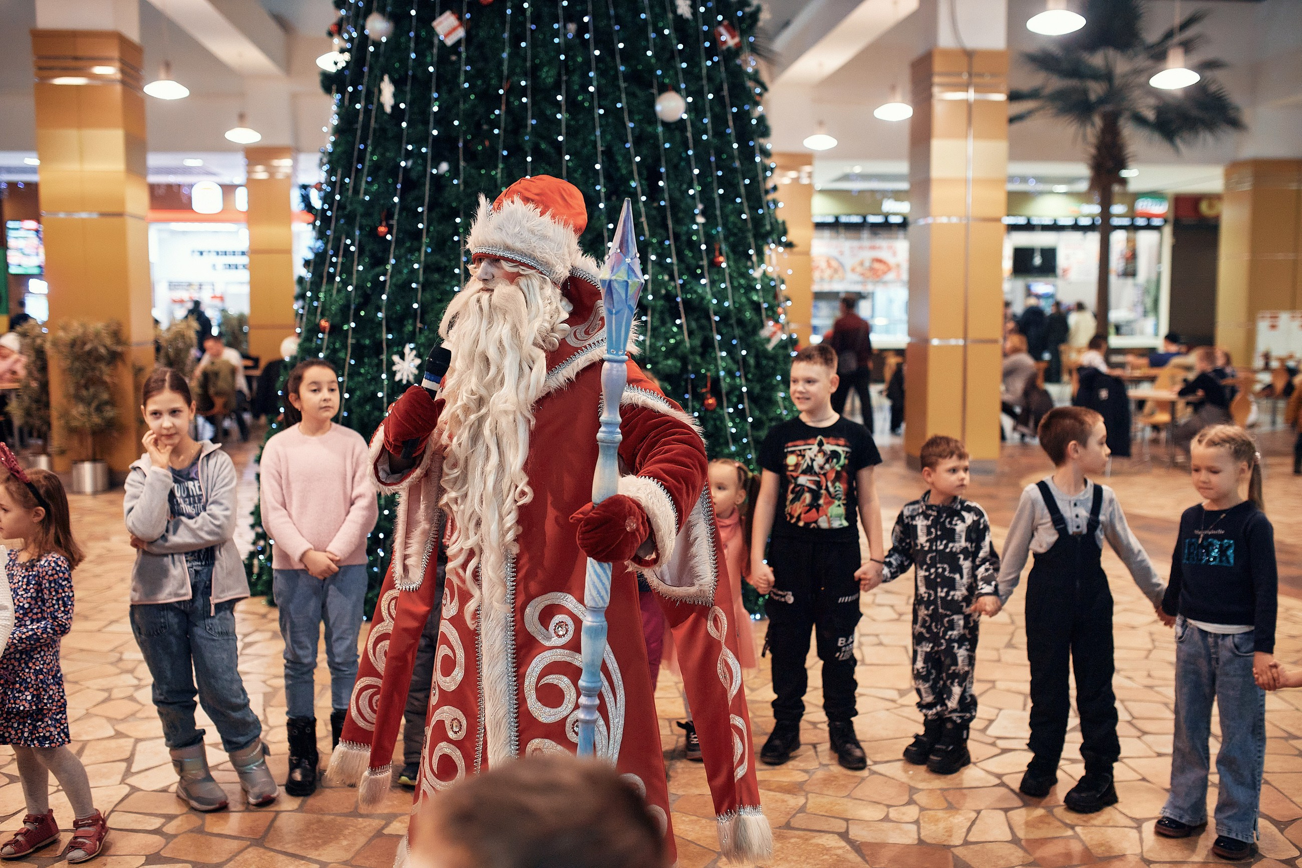 Детский новогодний праздник в ТЦ Июнь. Семейный и репортажной фотограф в Красноярске и Москве Виктор Бабинцев