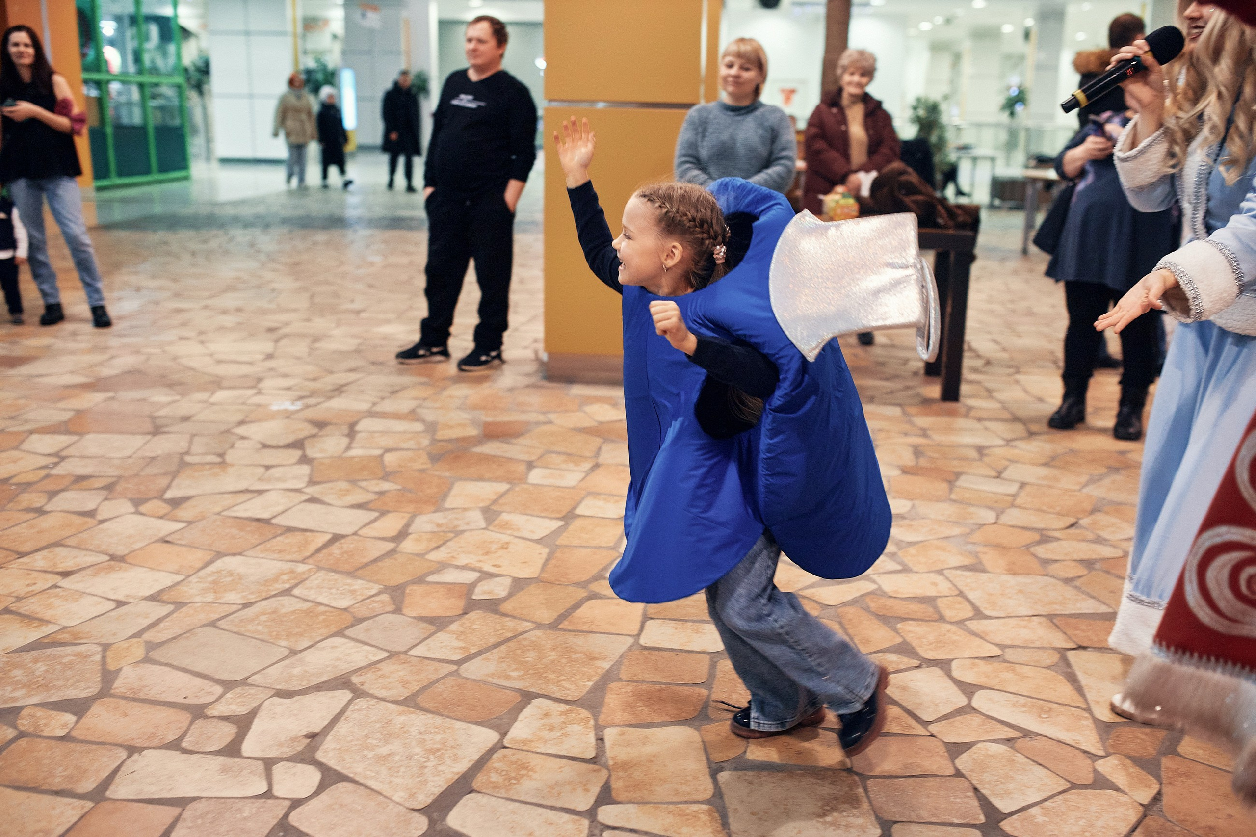 Детский новогодний праздник в ТЦ Июнь. Семейный и репортажной фотограф в Красноярске и Москве Виктор Бабинцев