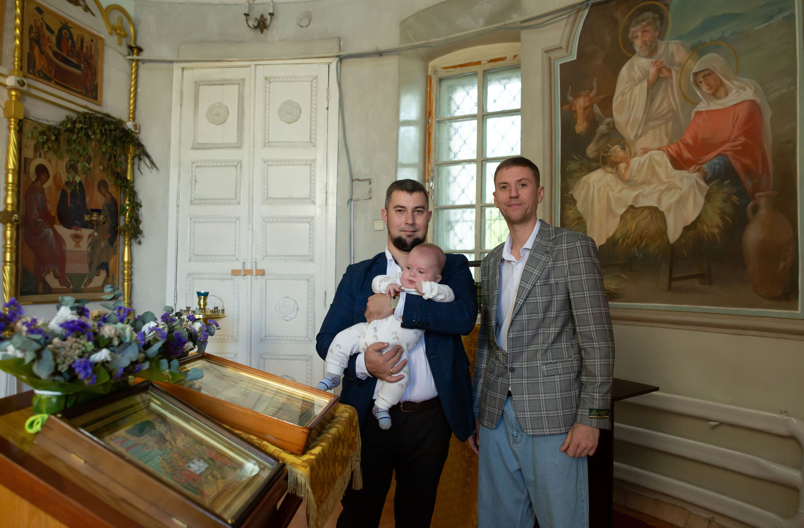 Крещение двух братьев. Храм Успения Пресвятой Богородицы. Семейный и детский фотограф Анна Петракова