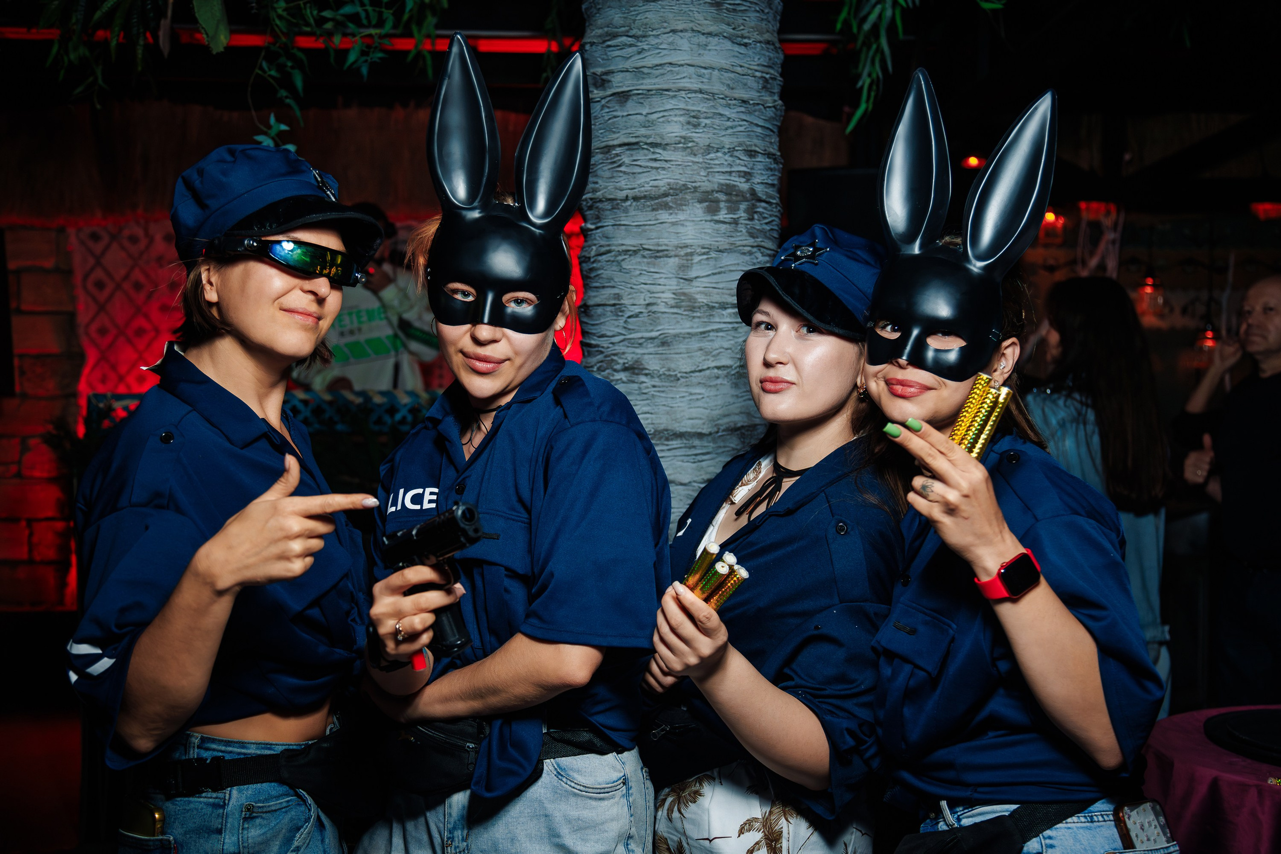 «МИША МАРВИН"_Чайка на пляже_Ялта_14.06.2025. Аминов Руслан | Фотограф