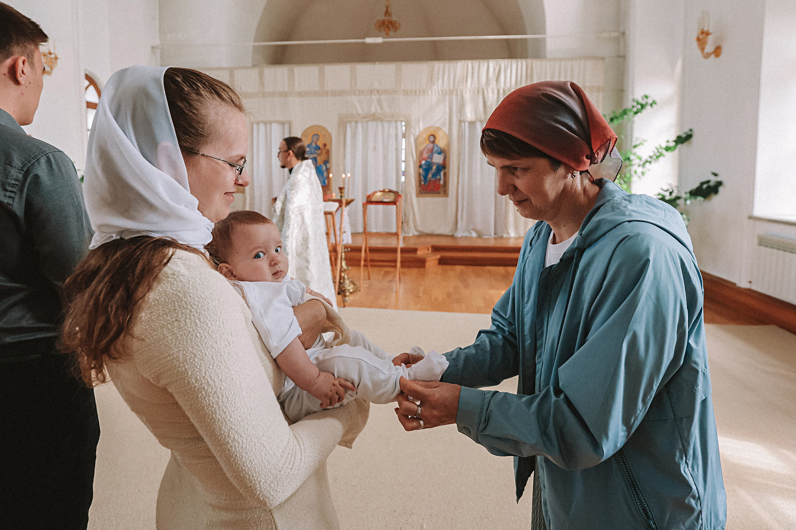 Крещение церковь около моста влюбленных. Семейный фотограф Тюмень, фотограф на роды Салмина Мария