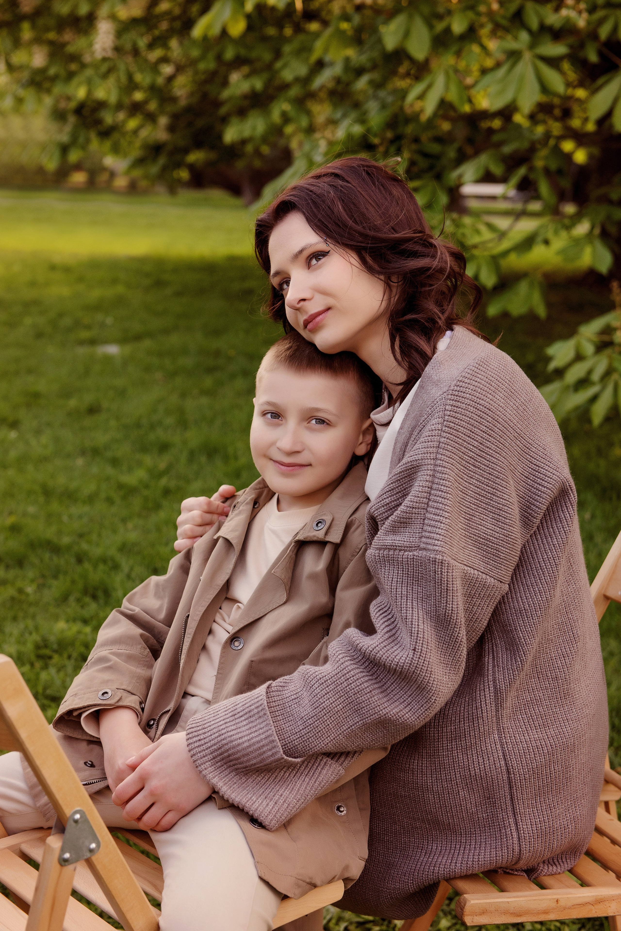 Семейная фотосессия в сиреневом саду. Детский фотограф в Долгопрудном и Москве