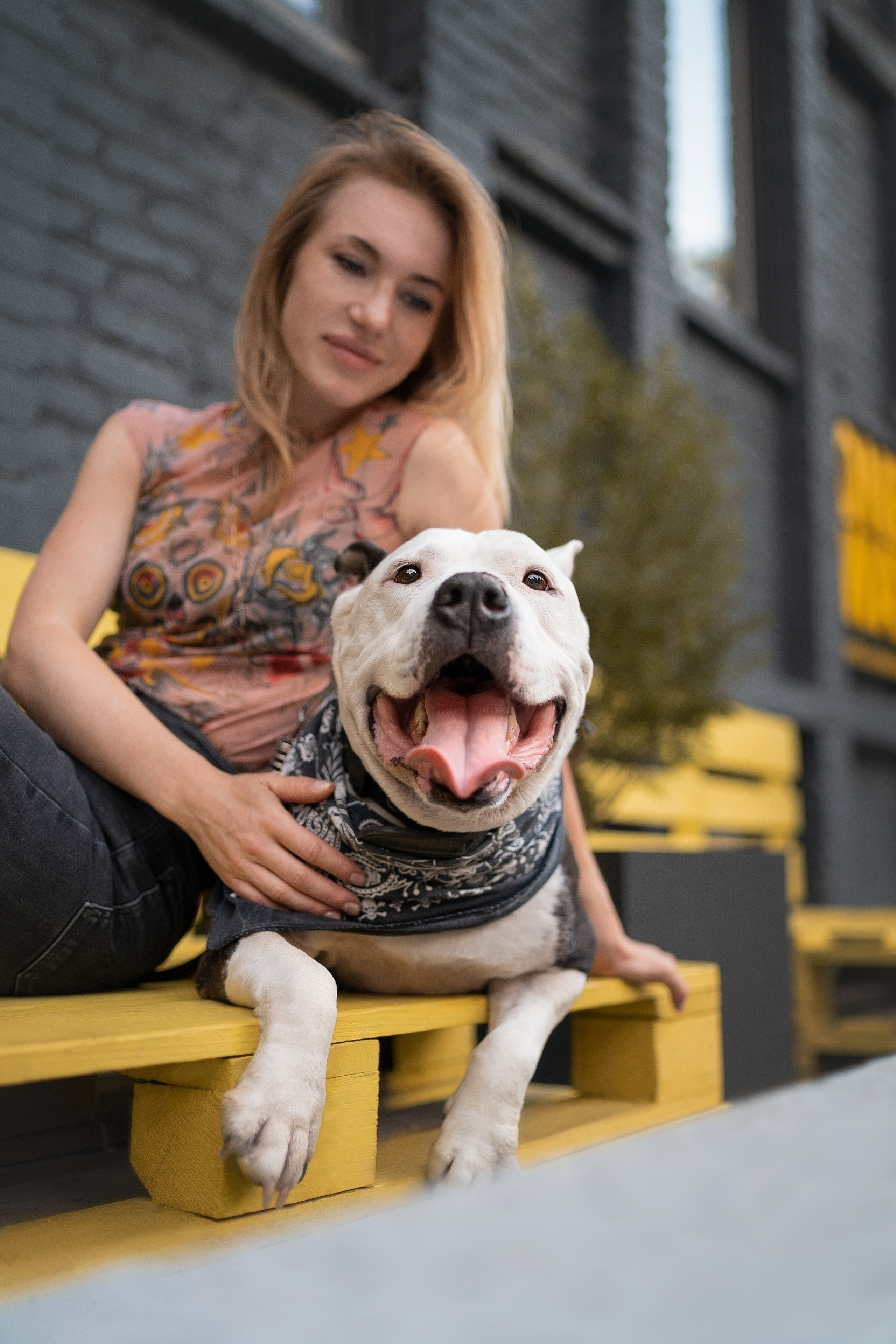 Оля и Пит в городе. Фотограф анималист